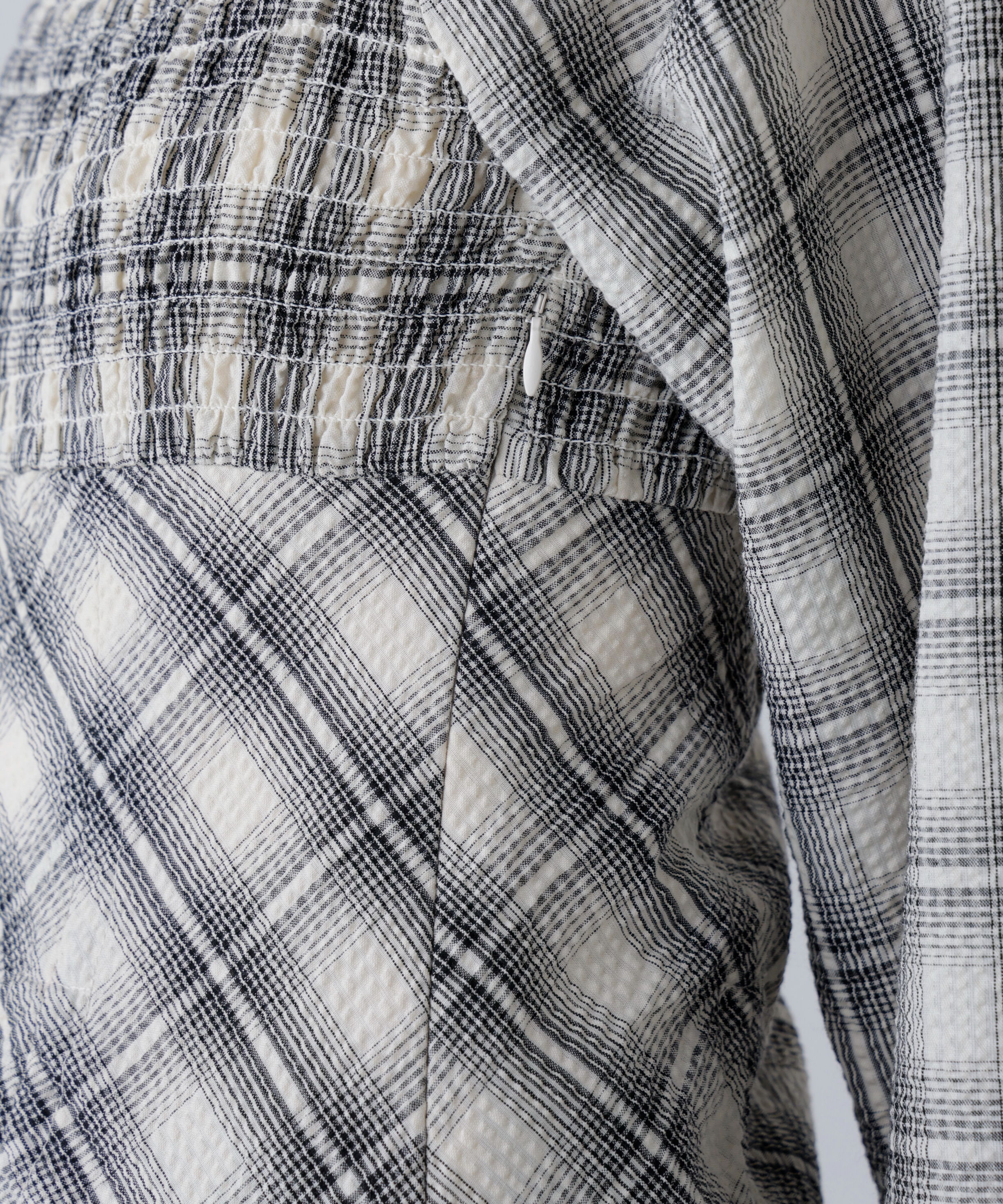  「シャーリングドロストリボンチェックミニワンピース」|ワンピース|