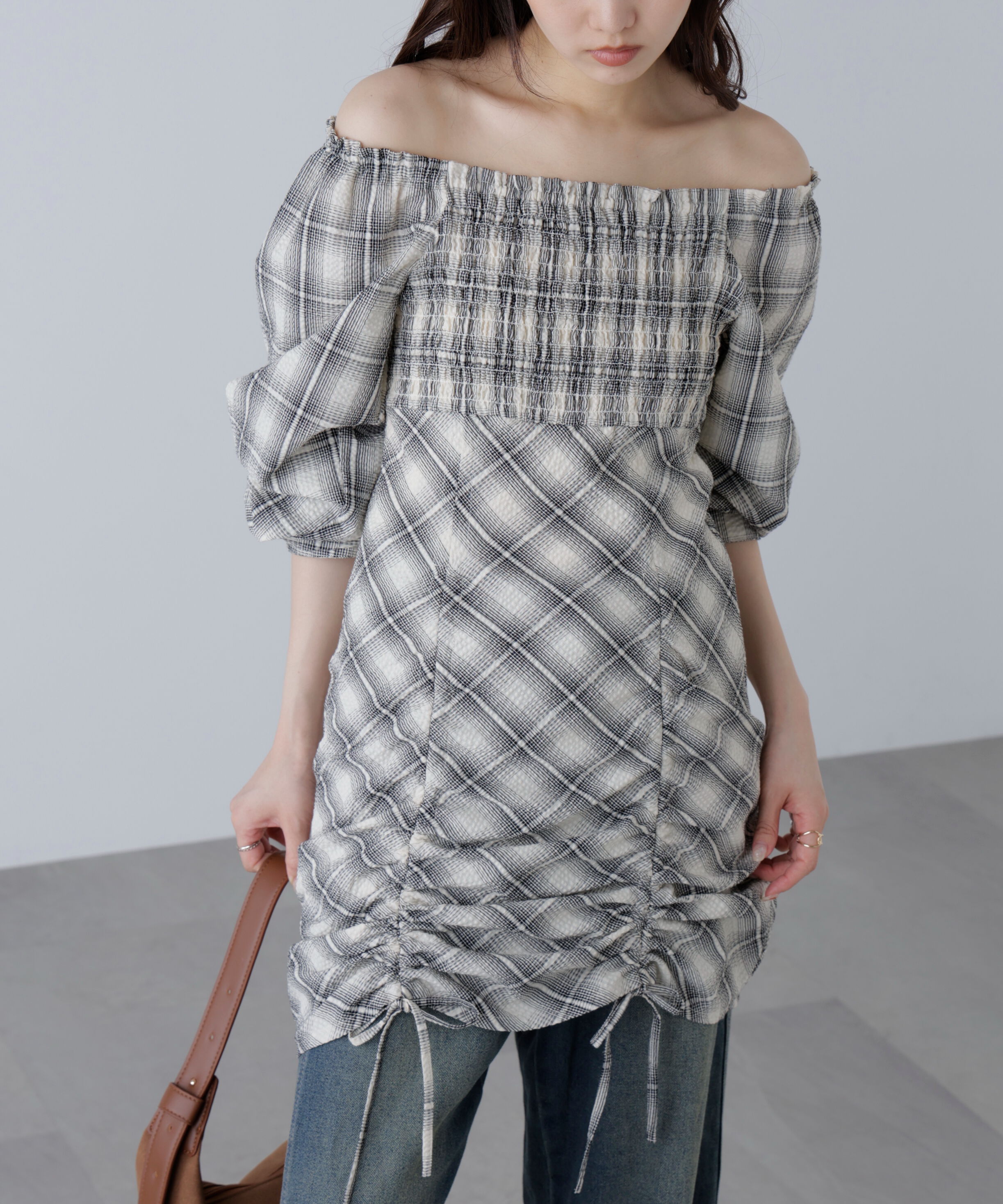  「シャーリングドロストリボンチェックミニワンピース」|ワンピース|