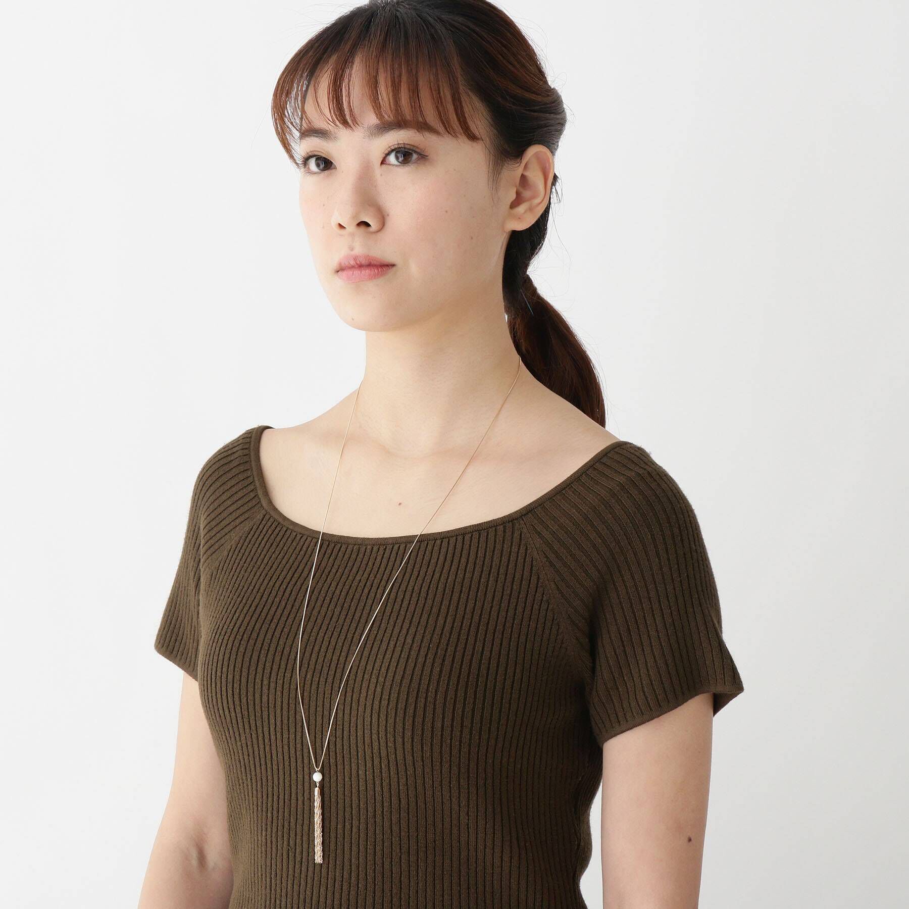 COCOSHNIK「K10カラーストーン（マザーオブパール）タッセル ネックレス」|ネックレス|