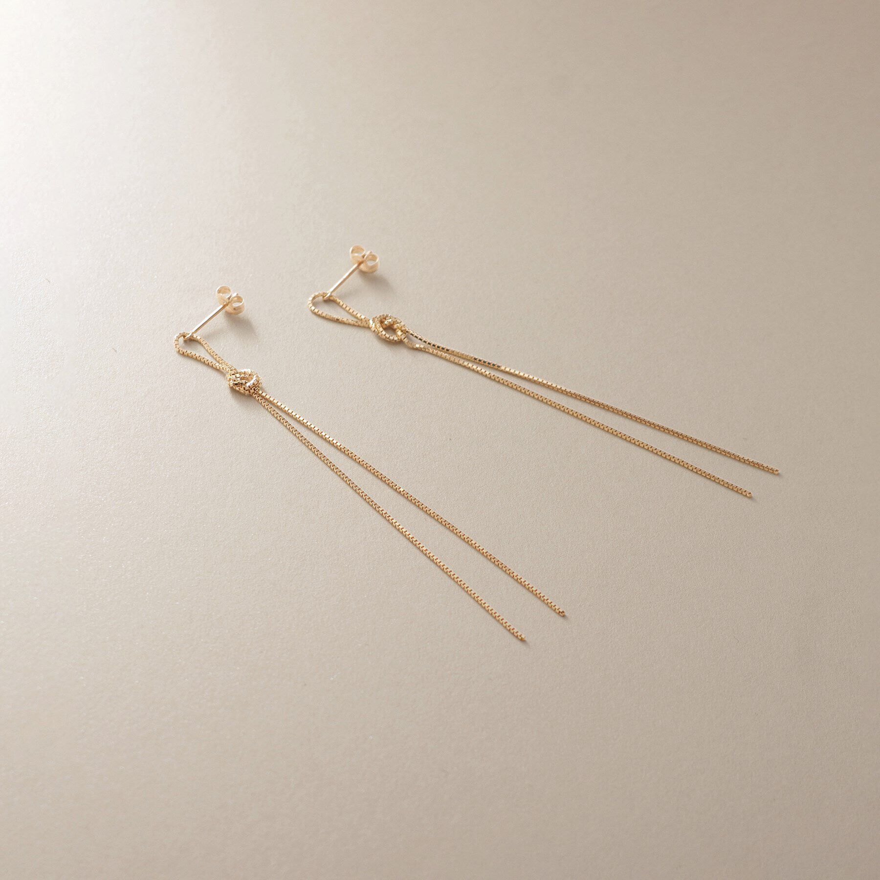 COCOSHNIK「K10ベネチアンノットフリンジ スタッドピアス大」|ピアス|イエローゴールド(1