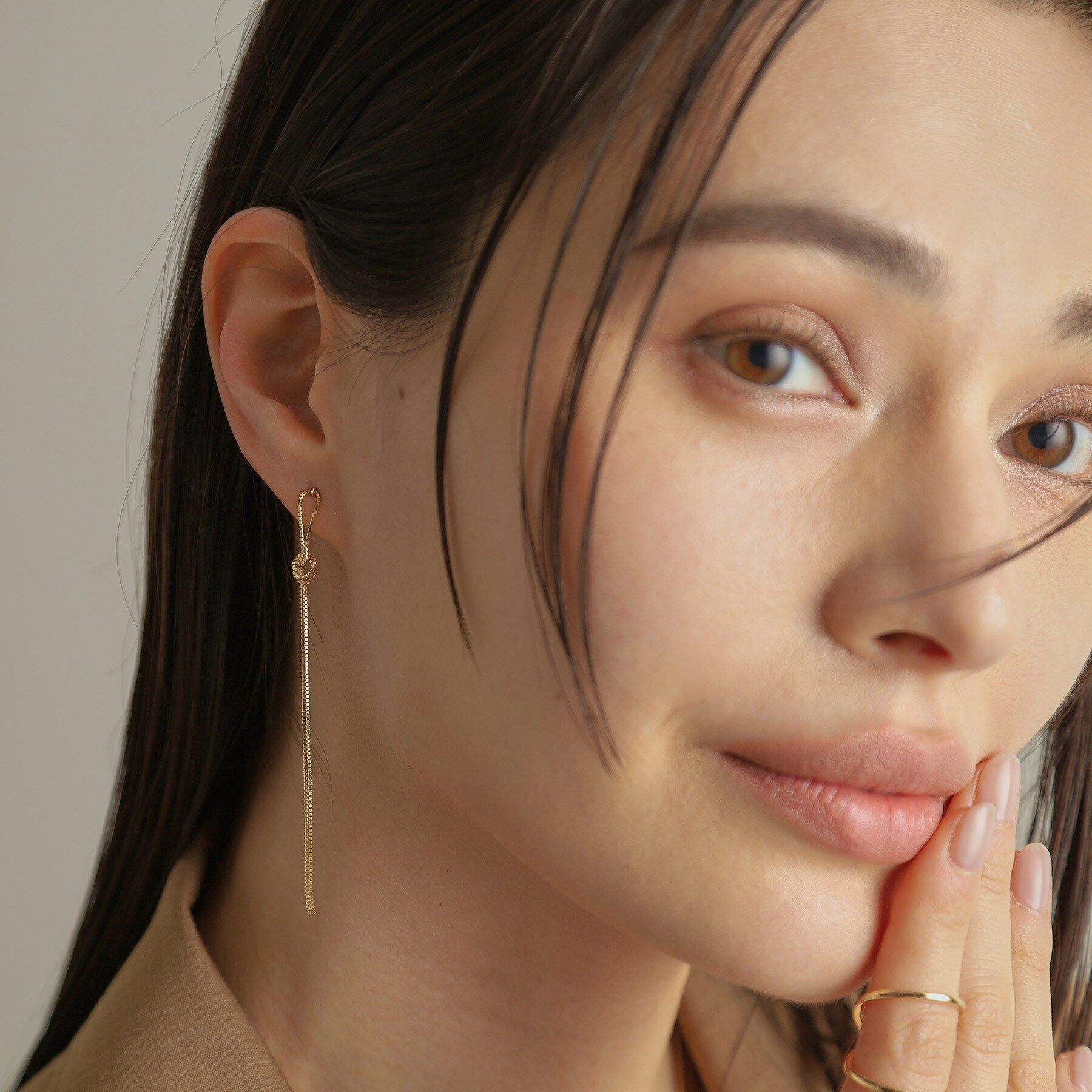 COCOSHNIK「K10ベネチアンノットフリンジ スタッドピアス大」|ピアス|