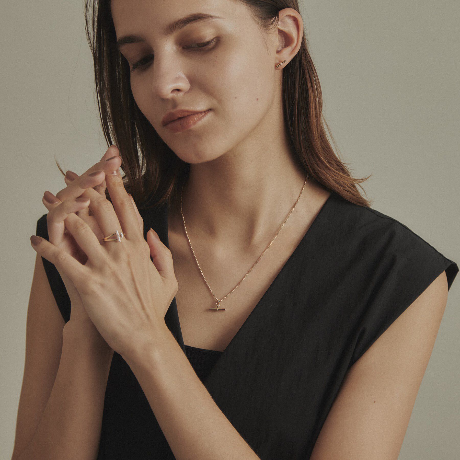 COCOSHNIK「K10ダイヤモンド マンテルモチーフ スタッドピアス」|ピアス|