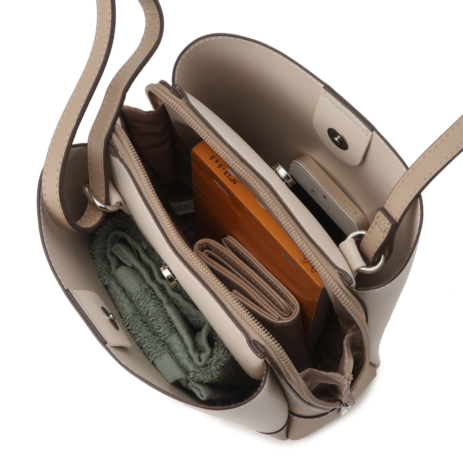 SHOO･LA･RUE「【軽量/大人カジュアル】 ふわっと軽い三層ショルダーバッグ」|ショルダー・メッセンジャー|