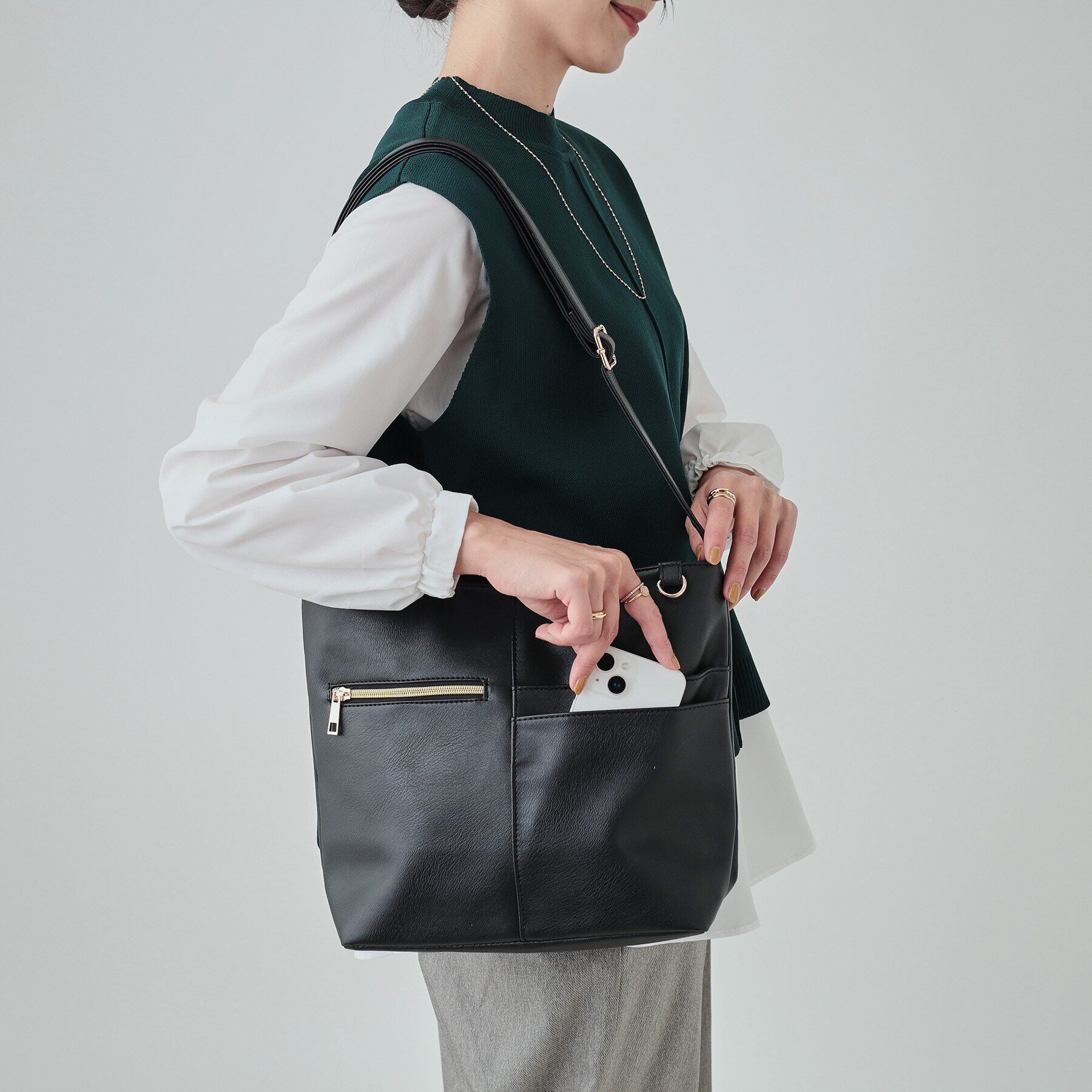 SHOO･LA･RUE「プレゼントにも フロント切り替えショルダーバッグ」|ショルダー・メッセンジャー|