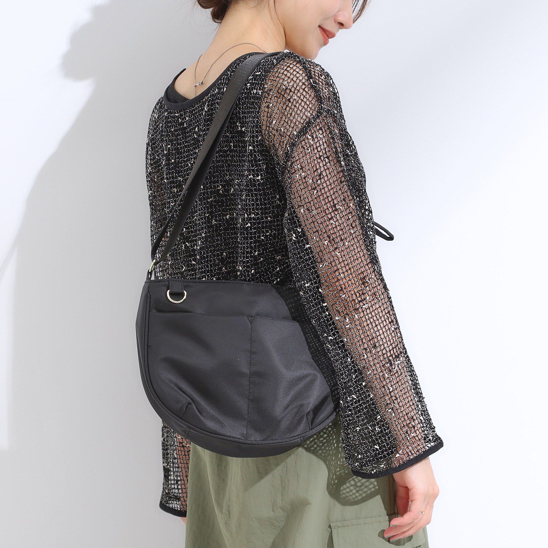 SHOO･LA･RUE「【撥水】フロントポケットハーフムーンショルダーバッグ」|ショルダー・メッセンジャー|ブラック(019)