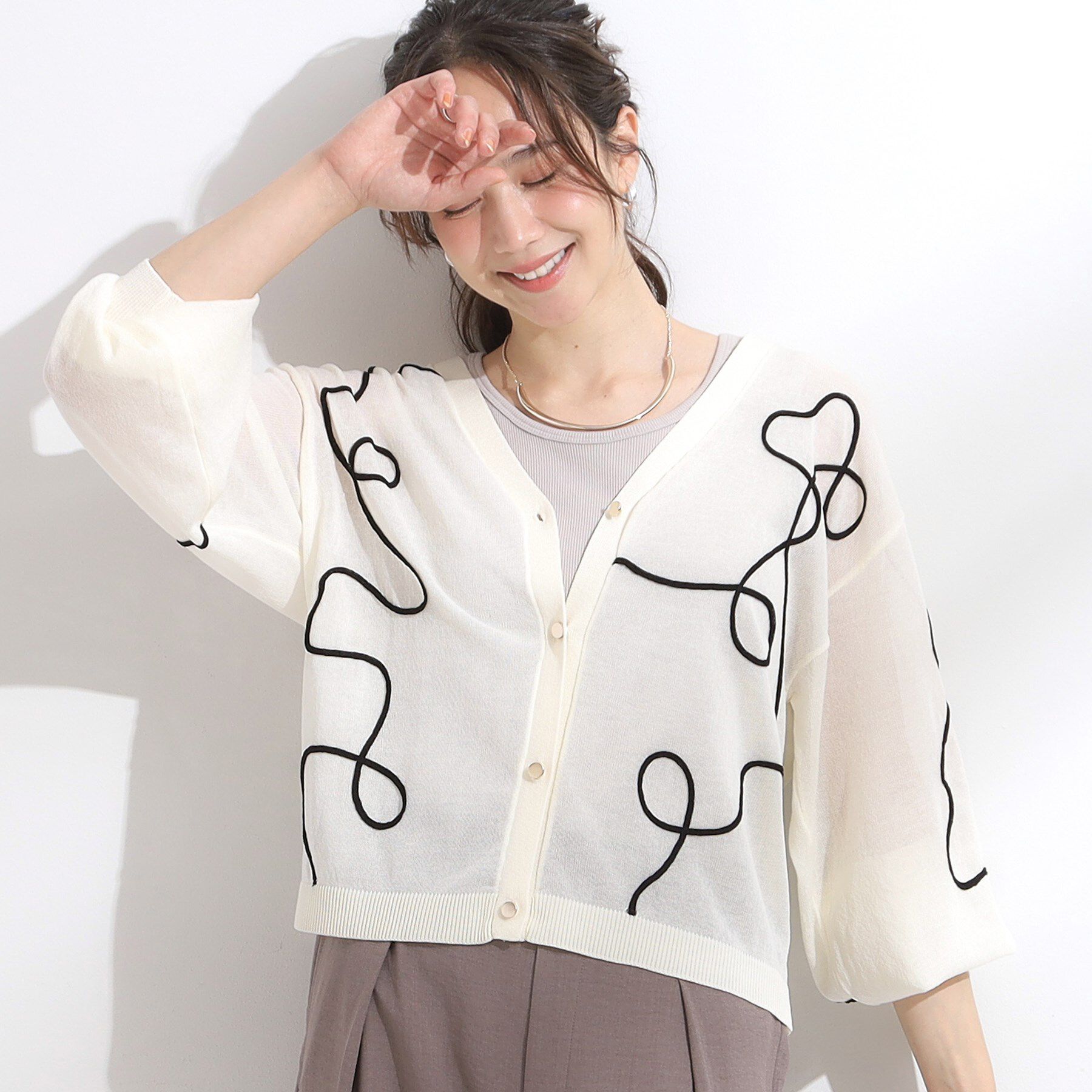 SHOO･LA･RUE「ニュアンスデザインがこなれ見え 刺繍デザイン シアーカーディガン」|カーディガン|アイボリー(004)