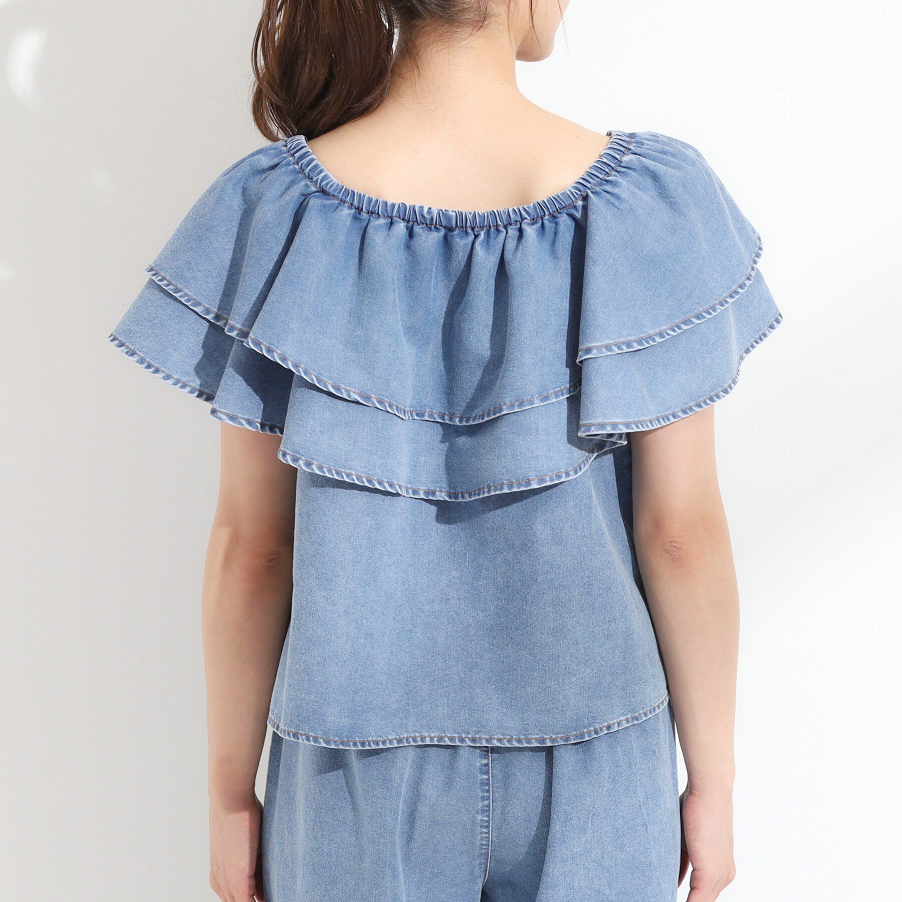 SHOO･LA･RUE「【セットアップ可/前後2WAY/オフショル2WAY】着こなしを楽しめる デニムフリルブラウス」|シャツ・ブラウス|