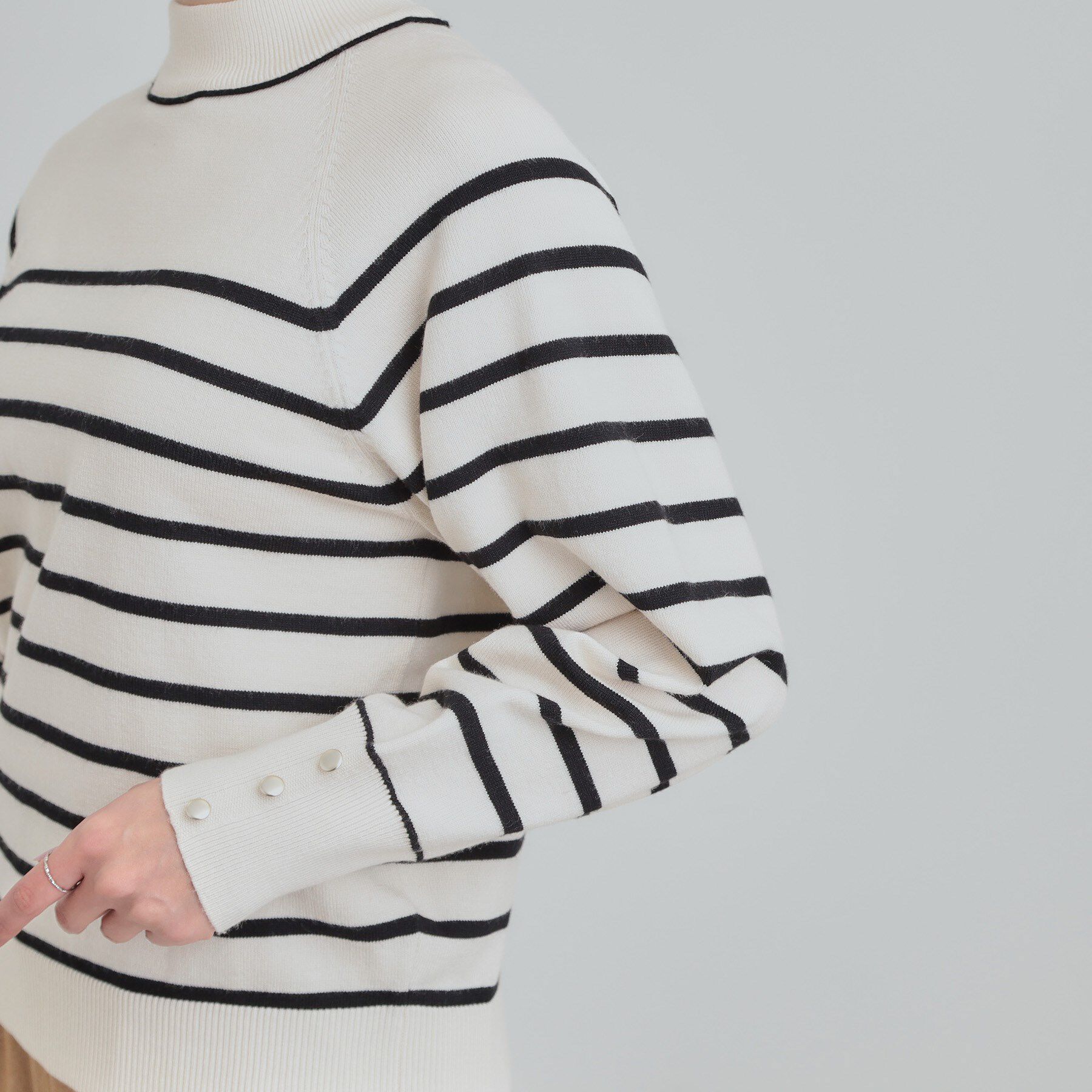 SHOO･LA･RUE「【洗濯機可/吸湿発熱】もちもちでチクチクしにくいハイネックニット」|ニット・セーター|