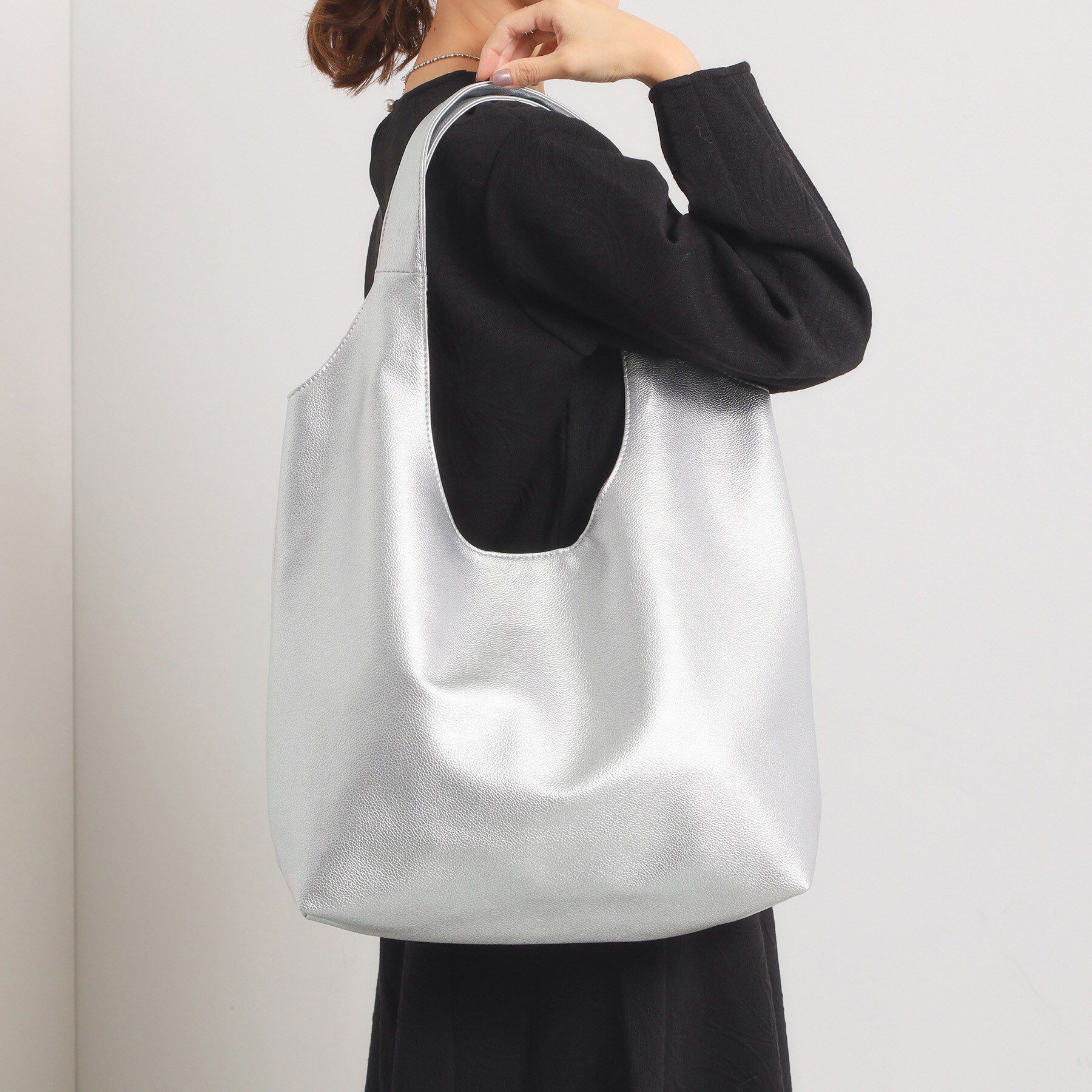ITS&rsquo;DEMO「【A4対応】ソフトラウンド肩かるトート」|トートバッグ|シルバー(006)