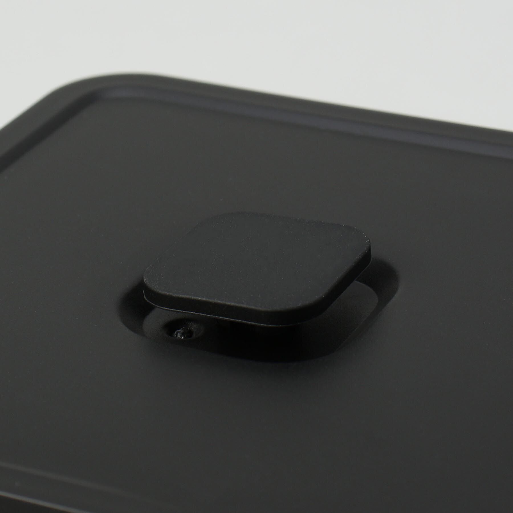 212 KITCHEN STORE「トング付き バルブ付き密閉保存容器 BK 山崎実業 ＜tower タワー＞」|食器・キッチングッズ|