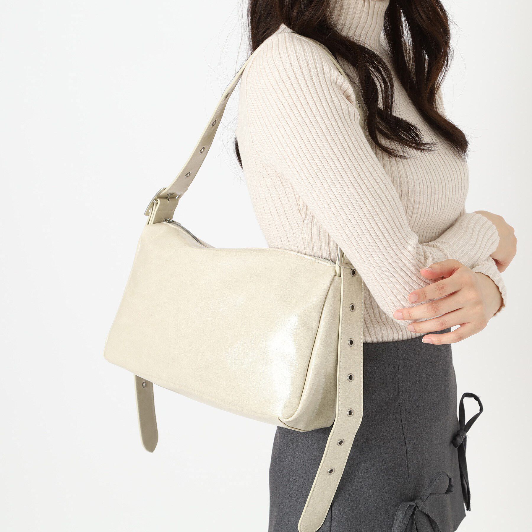 Ober Tashe「バックルショルダーバッグ」|ショルダー・メッセンジャー|