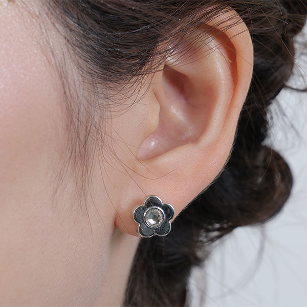 MARY QUANT「ビジューデイジーデュオ ピアス」|ピアス|