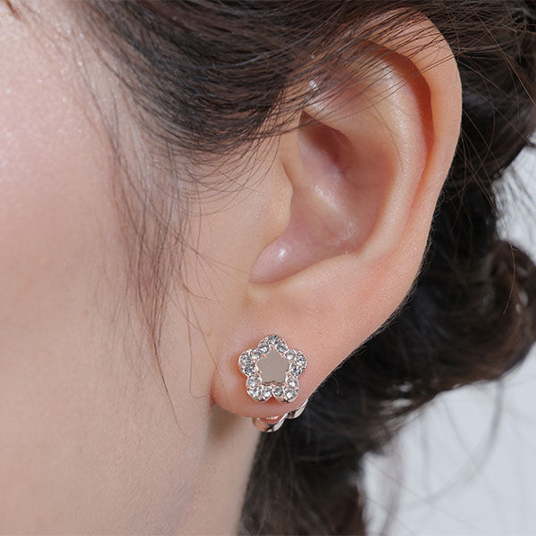 MARY QUANT「ビジューデイジーデュオ ピアス」|ピアス|ピンクゴールド