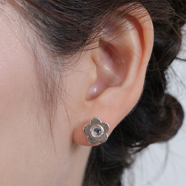 MARY QUANT「ビジューデイジーデュオ ピアス」|ピアス|