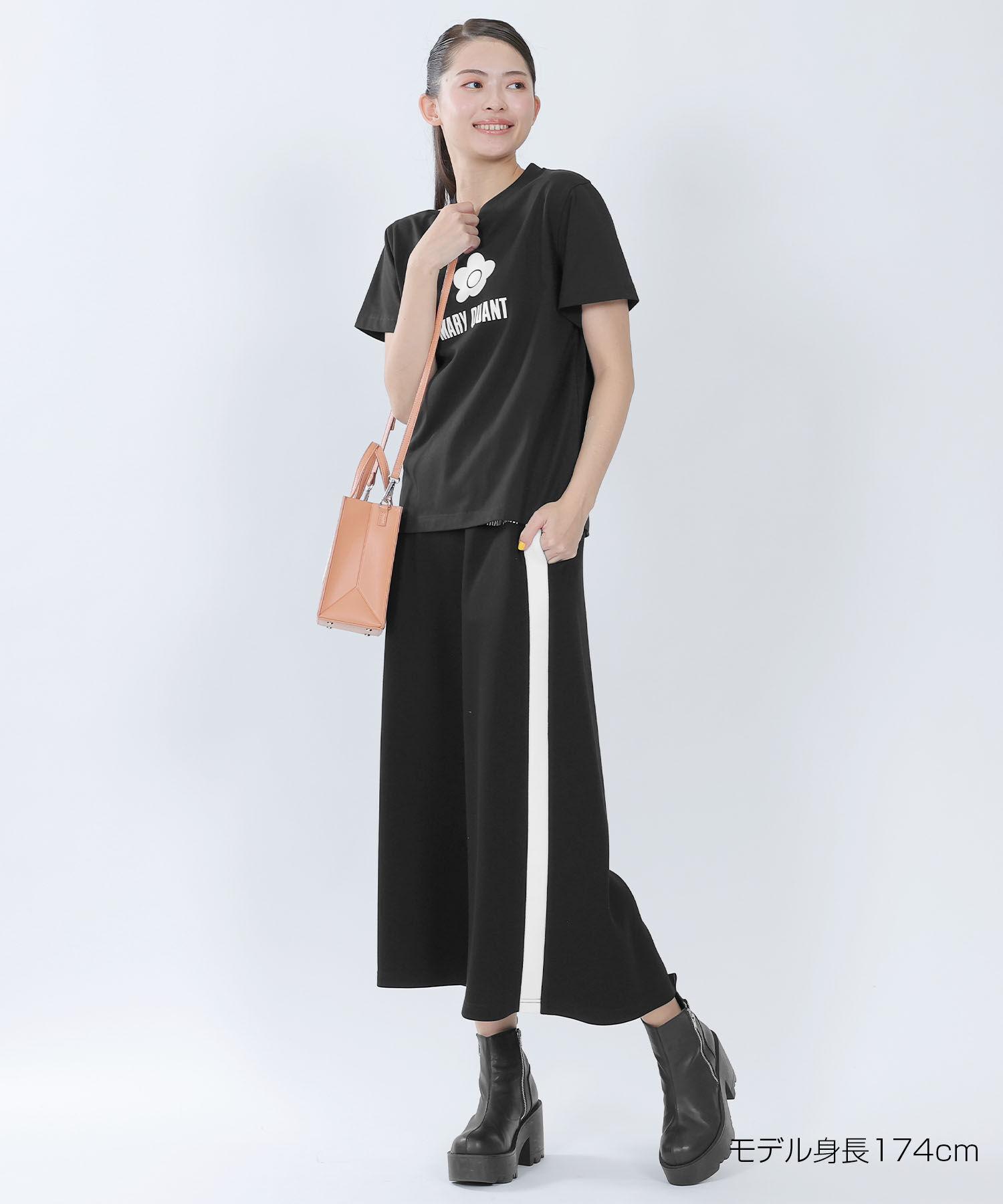 MARY QUANT「シンプルデイジーロゴ2 Tシャツ」|Tシャツ・カットソー|ブラック