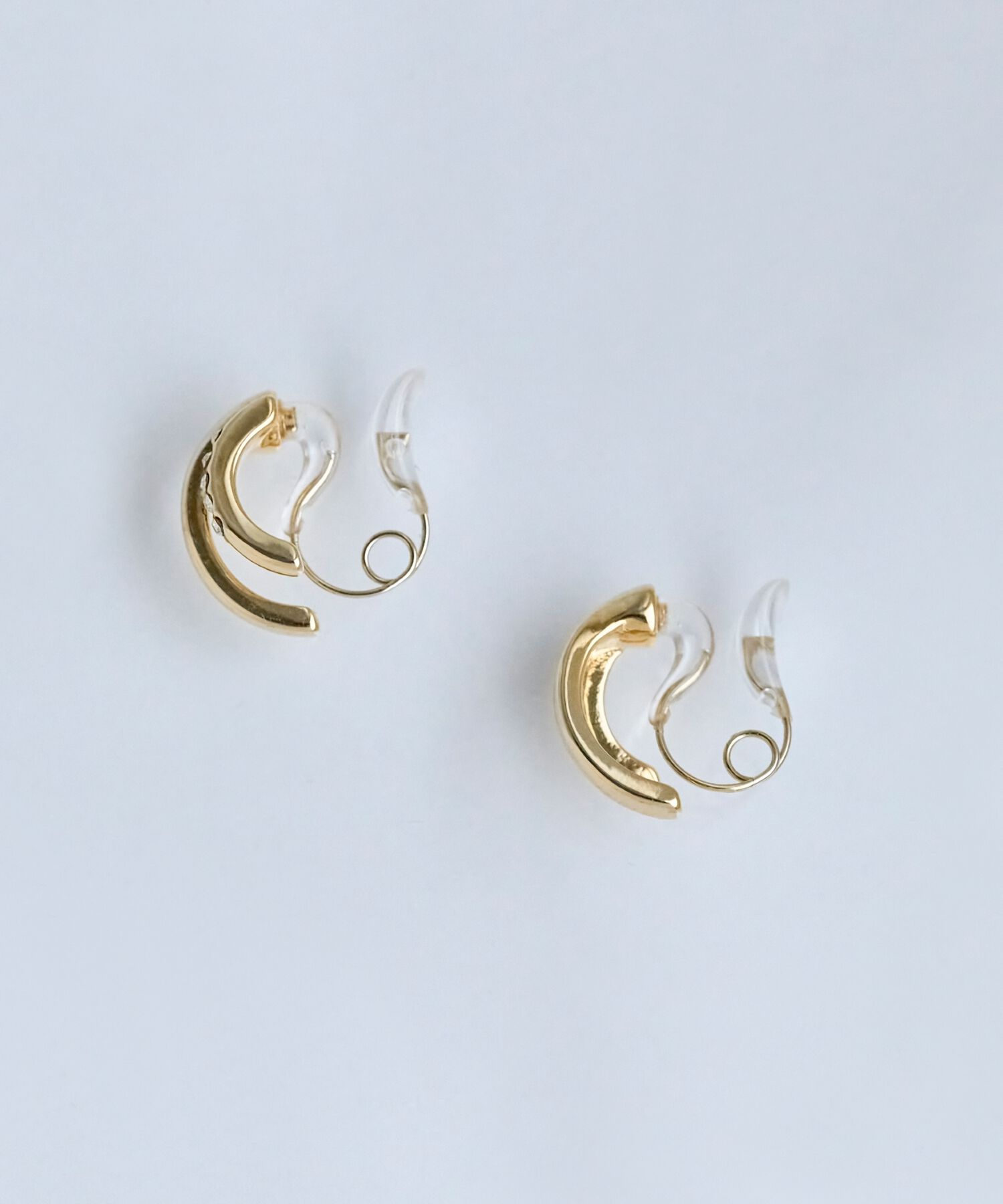 Phoebe「【金属アレルギー対応/痛くないシリーズ】シャインループフィットイヤリング　ゴールド」|イヤリング|