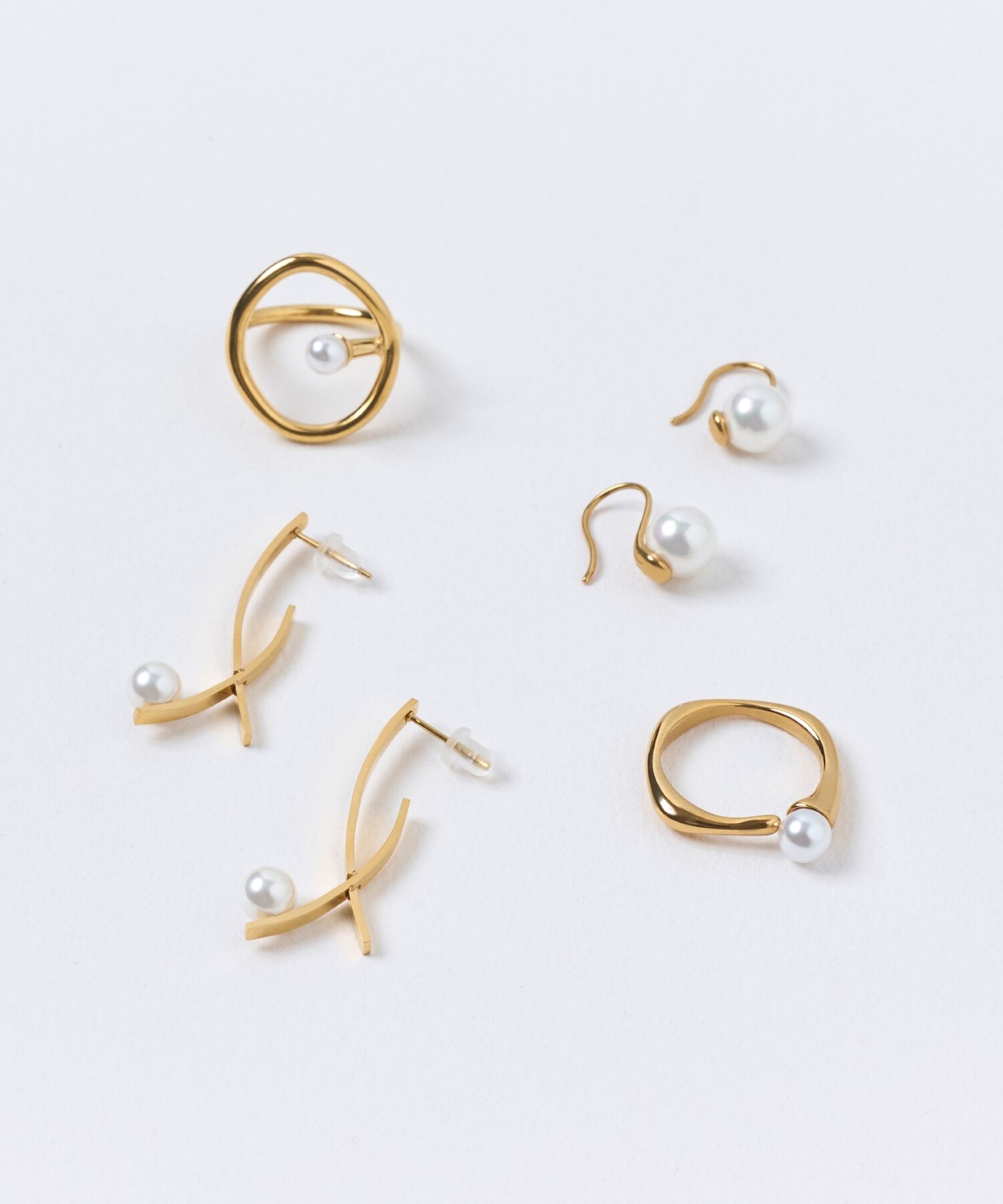 Phoebe「【金属アレルギー対応】クロスラインパールピアス　ゴールド/サージカルステンレス」|ピアス|