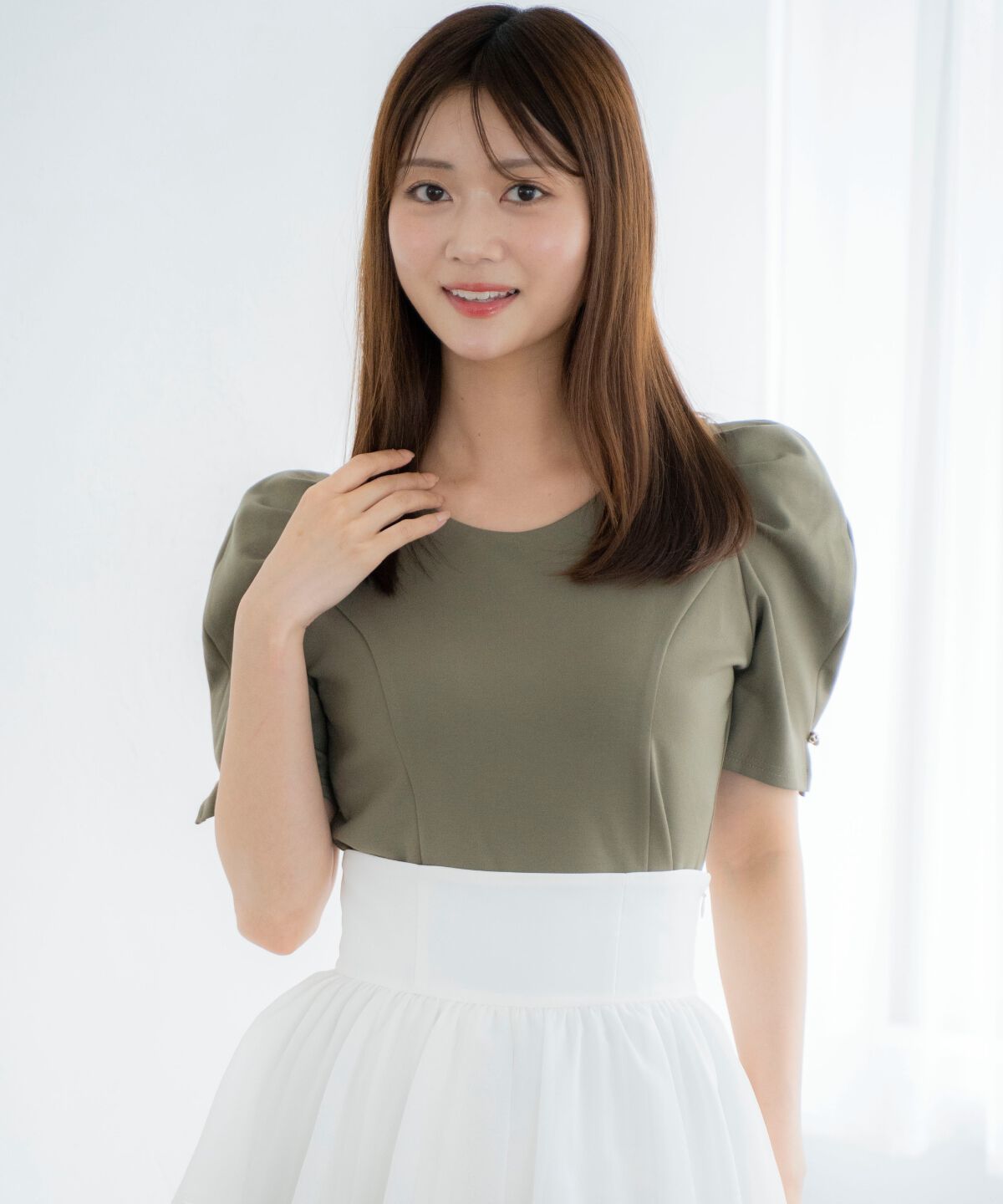 アンドクチュール「パワーショルダービジュープルオーバー」|Tシャツ・カットソー|カーキ