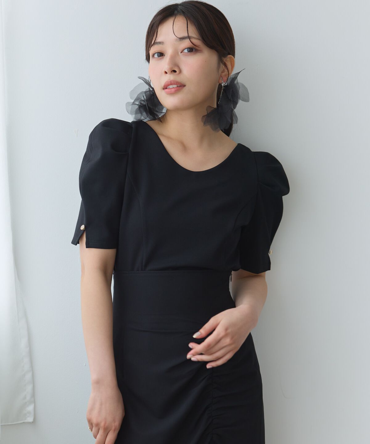 アンドクチュール「パワーショルダービジュープルオーバー」|Tシャツ・カットソー|