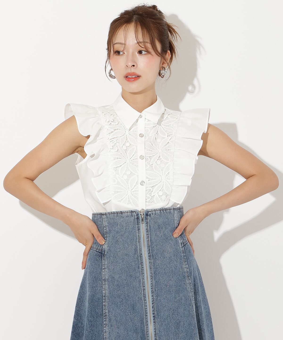 アンドクチュール「肩フリル刺繍シャツ」|シャツ・ブラウス|