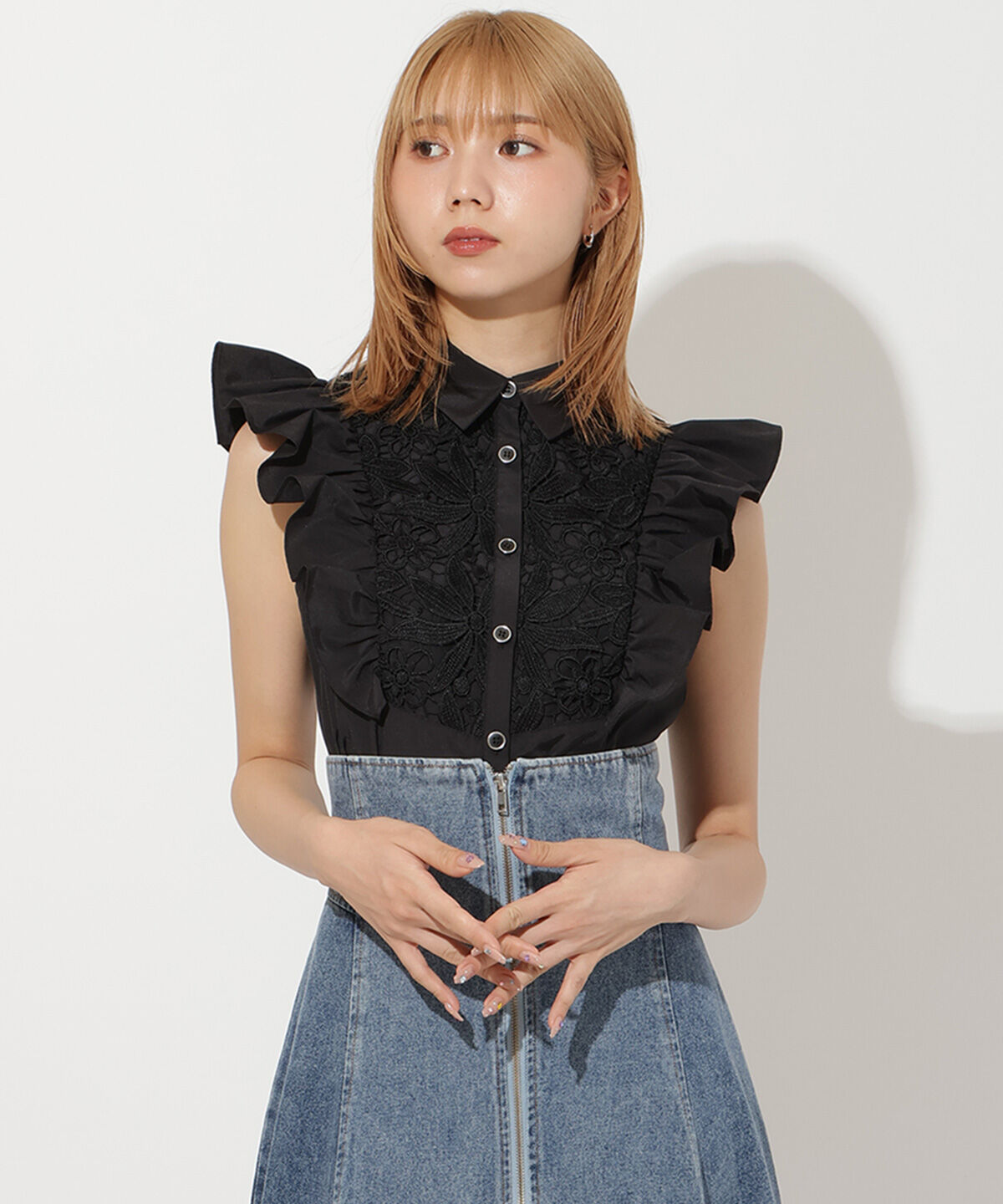 アンドクチュール「肩フリル刺繍シャツ」|シャツ・ブラウス|