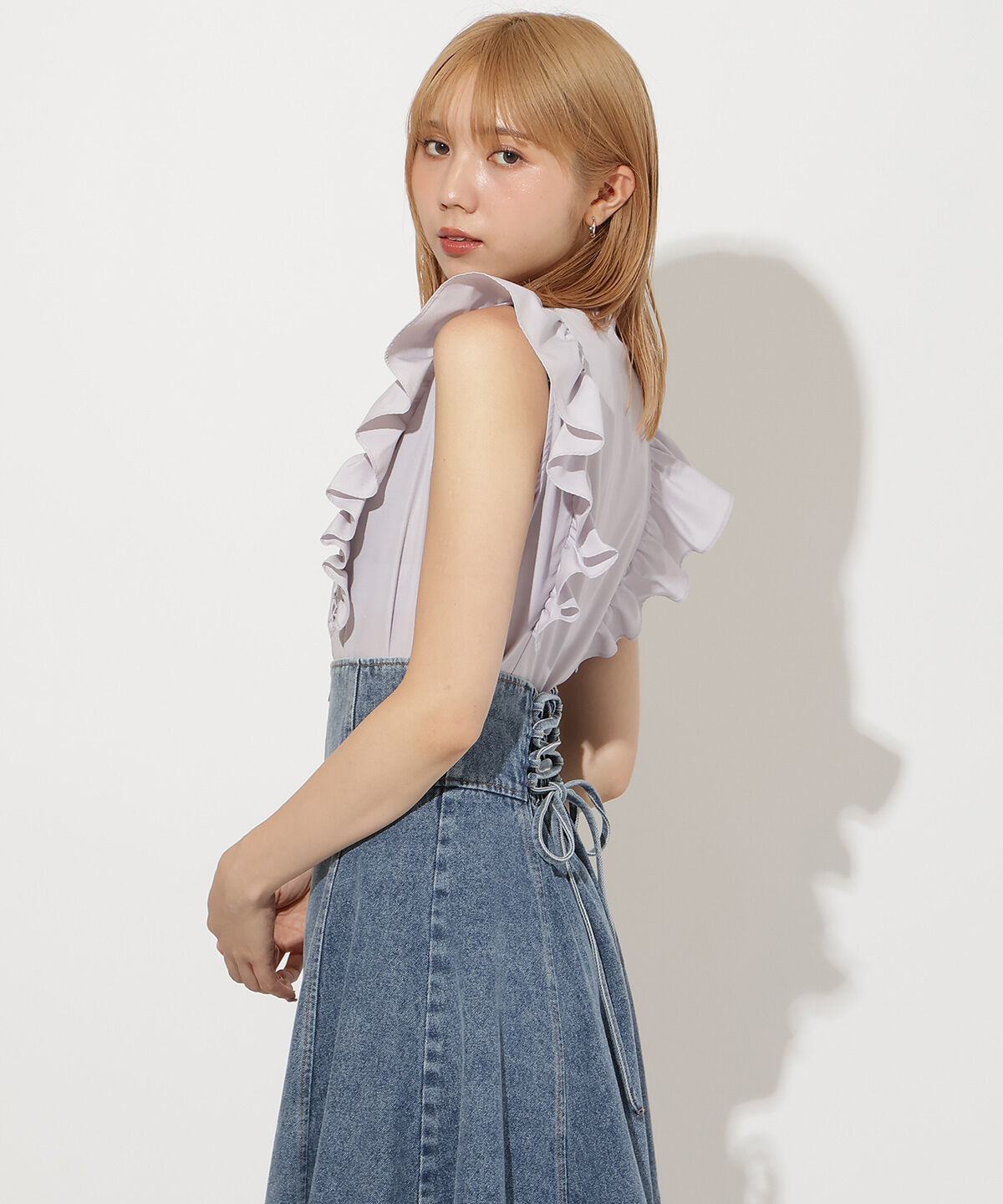 アンドクチュール「肩フリル刺繍シャツ」|シャツ・ブラウス|