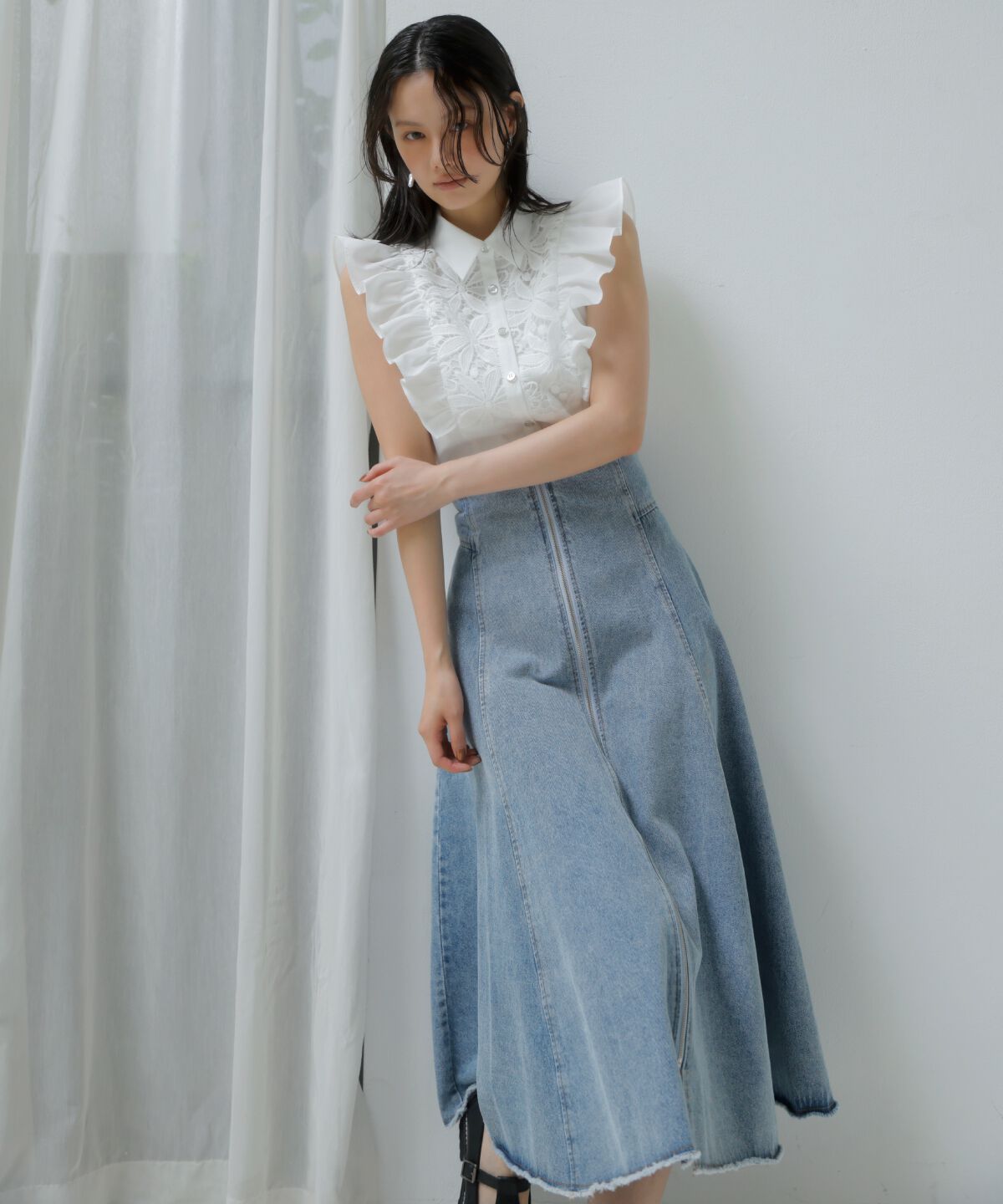 アンドクチュール「肩フリル刺繍シャツ」|シャツ・ブラウス|