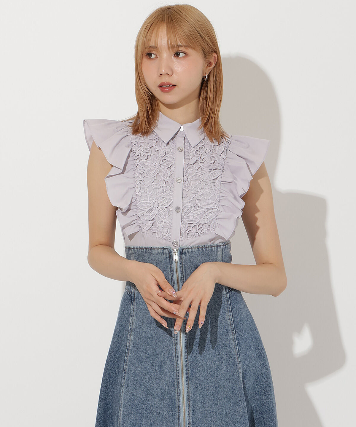 アンドクチュール「肩フリル刺繍シャツ」|シャツ・ブラウス|