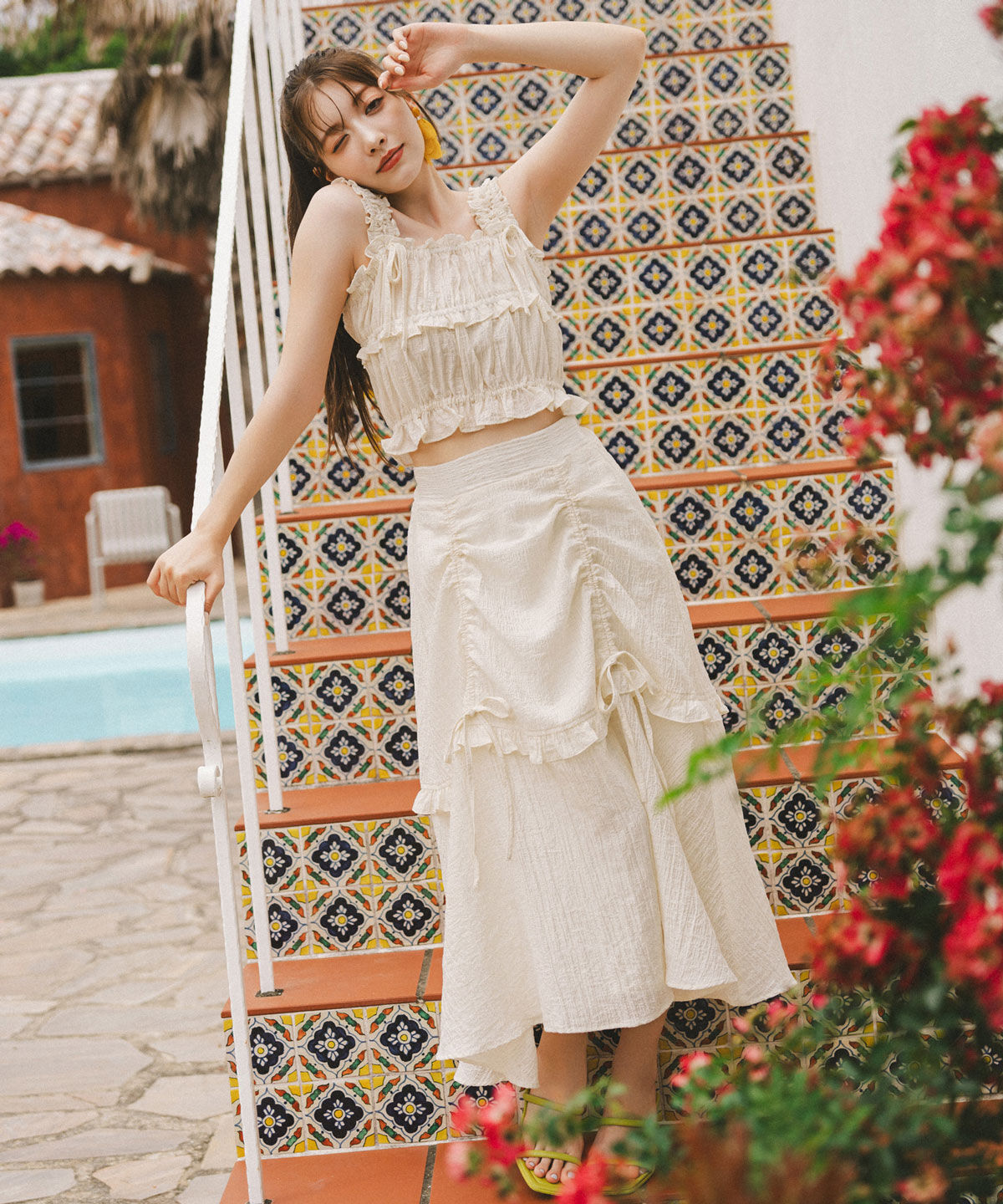 REDYAZEL「シャーリングキャミソール&times;ドロストスカートセットアップ」|ワンピース|オフ