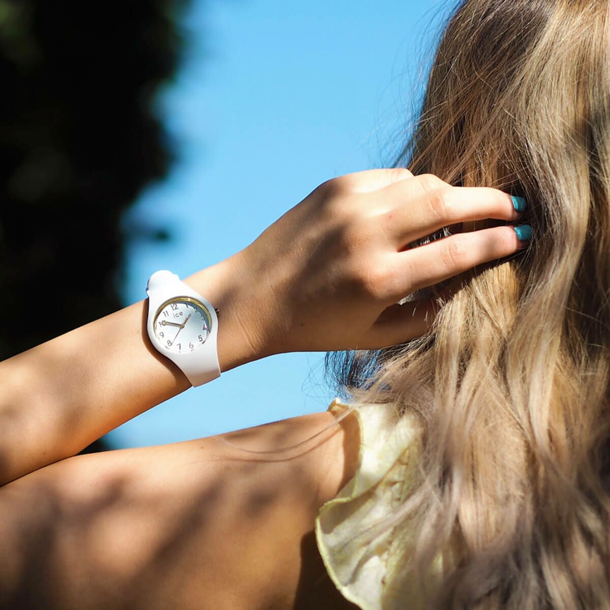 ICE-WATCH「〈ICE-WATCH(ｱｲｽｳｫｯﾁ)〉ICE glam ｺﾞｰﾙﾄﾞﾎﾜｲﾄ ﾅﾝﾊﾞｰｽﾞ ｽﾓｰﾙ」|腕時計|