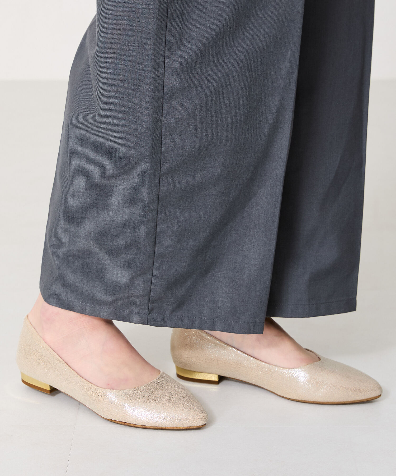 ORiental TRaffic「【WEB限定 / 累計15万足突破】ポインテッドトゥ フラット パンプス /R-4007 通勤靴 厚手クッション」|パンプス|