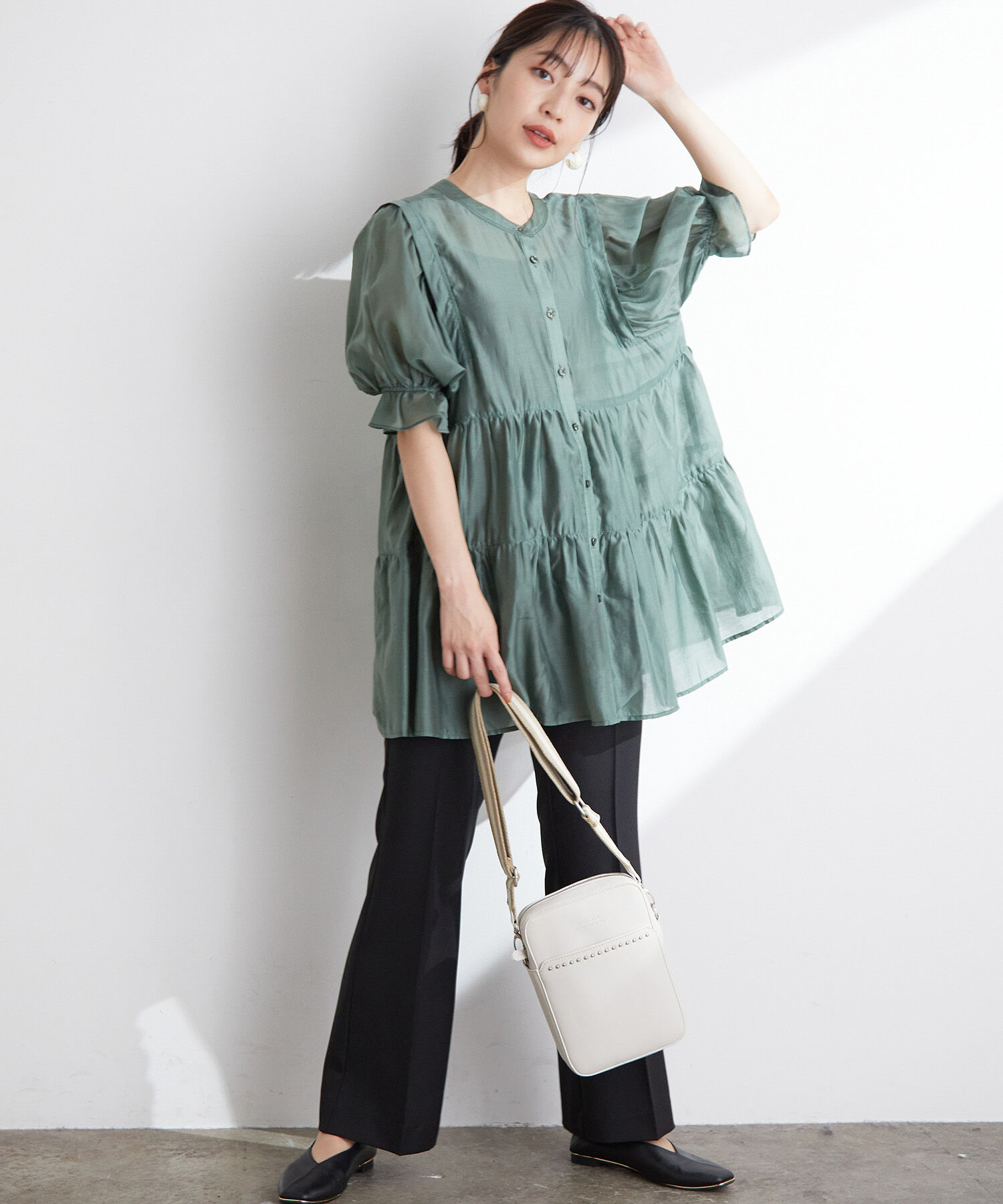 VIS「【前後2WAY】ティアードシアーチュニックブラウス」|シャツ・ブラウス|