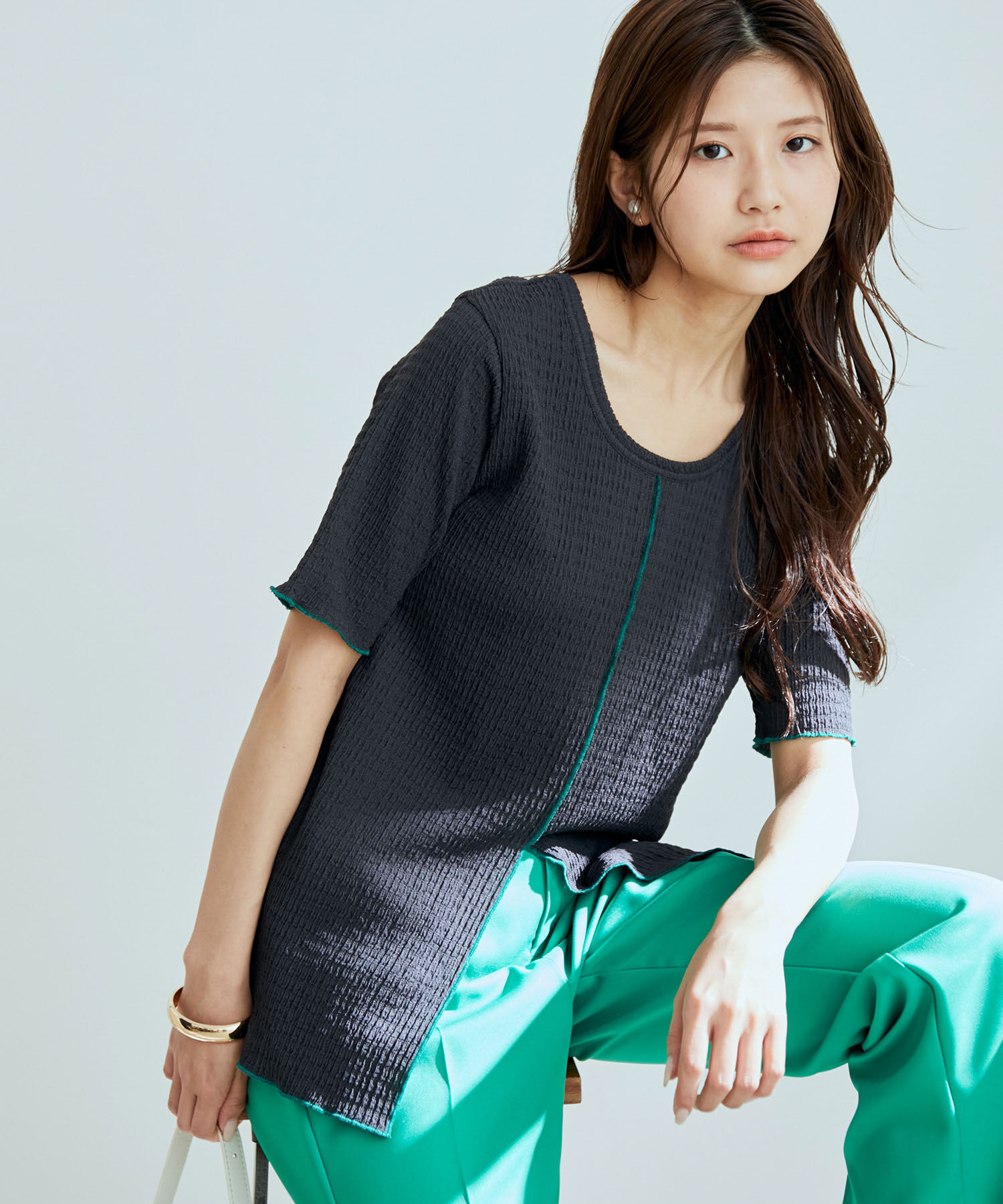 vis-a-vis「【WEB限定】前後２WAY配色メロウスリットフクレジャガードプルオーバー」|Tシャツ・カットソー|