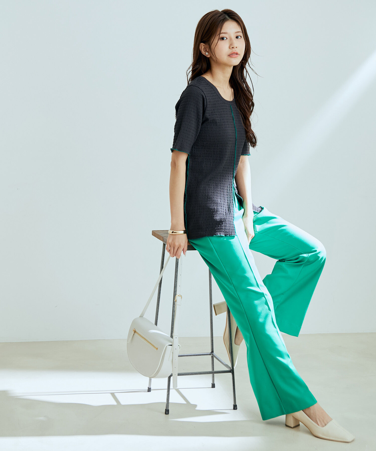 vis-a-vis「【WEB限定】前後２WAY配色メロウスリットフクレジャガードプルオーバー」|Tシャツ・カットソー|