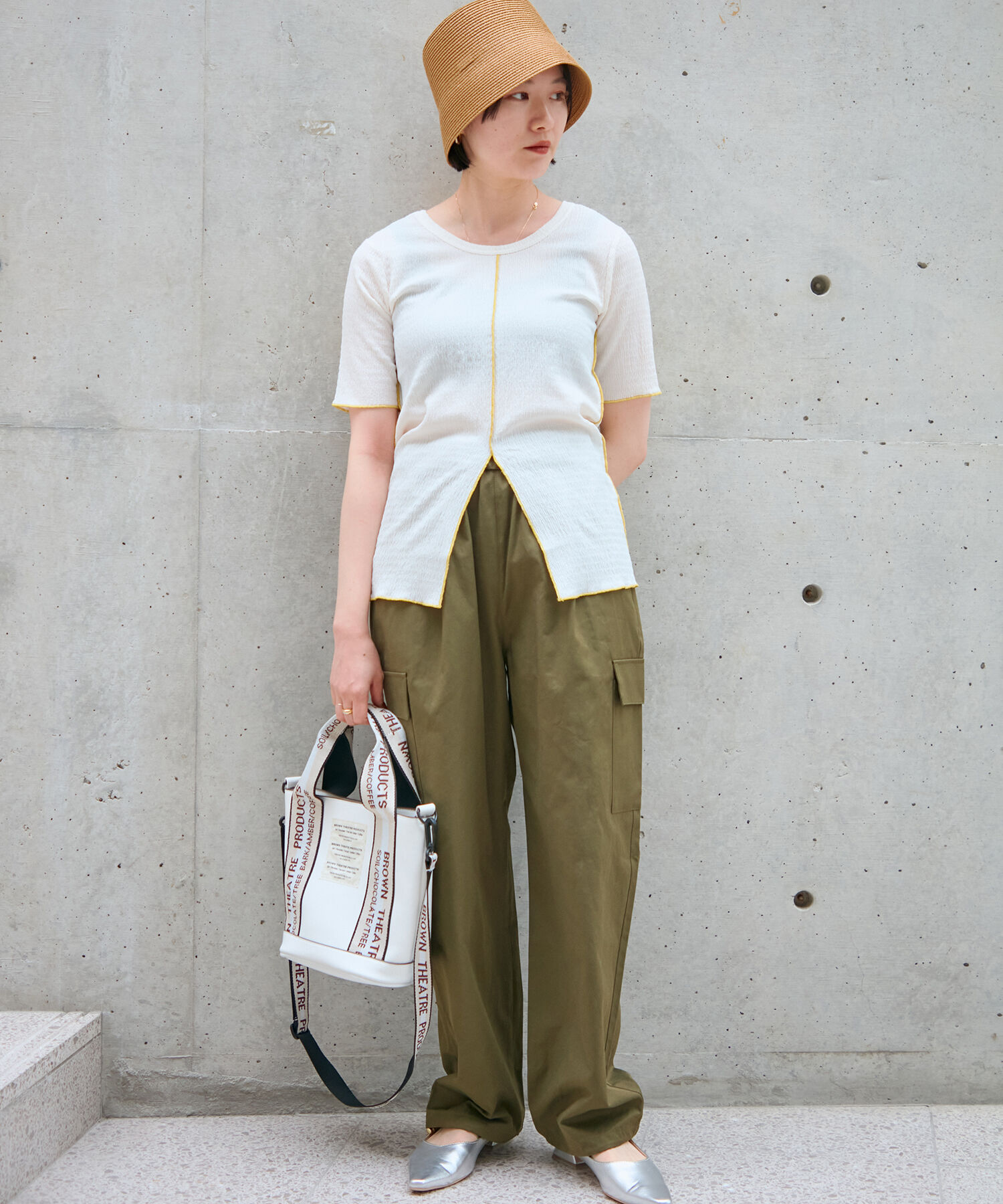 vis-a-vis「【WEB限定】前後２WAY配色メロウスリットフクレジャガードプルオーバー」|Tシャツ・カットソー|