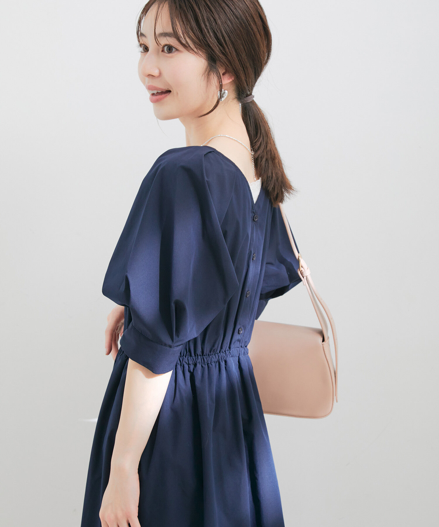 VIS「【前後2WAY】ボリュームスリーブフィット＆フレアワンピース【洗える】」|ワンピース|