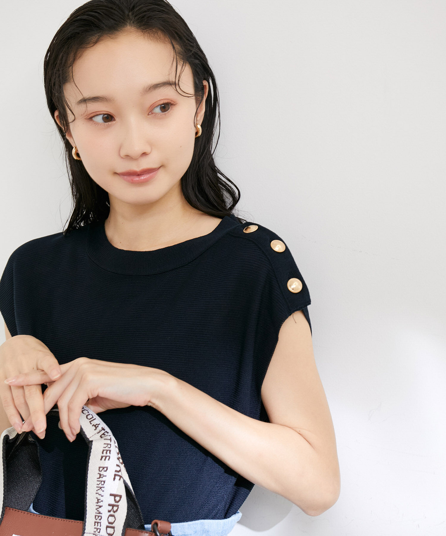 VIS「ゴールド釦アクセントフレンチスリーブニット」|ニット・セーター|