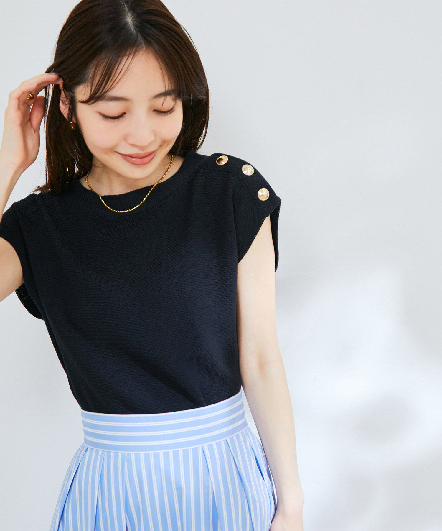 VIS「ゴールド釦アクセントフレンチスリーブニット」|ニット・セーター|