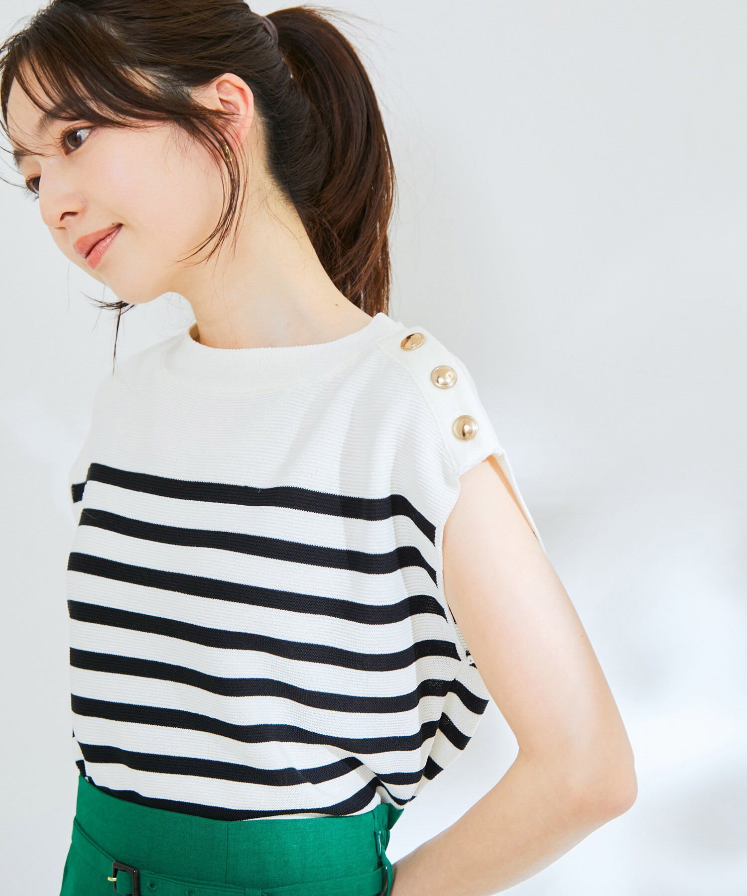 VIS「ゴールド釦アクセントフレンチスリーブニット」|ニット・セーター|