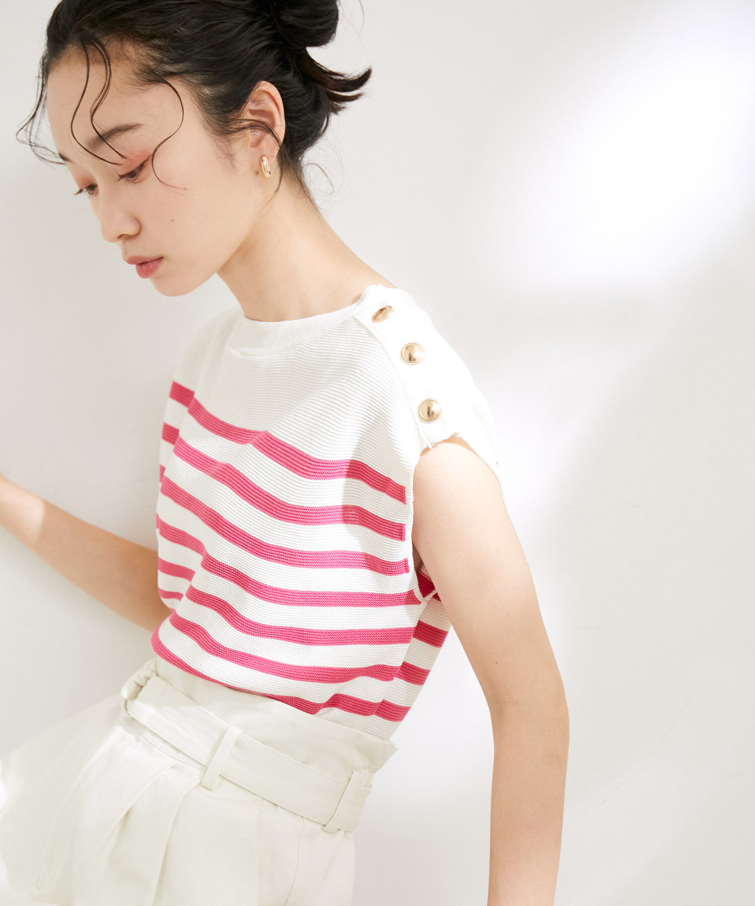 VIS「ゴールド釦アクセントフレンチスリーブニット」|ニット・セーター|