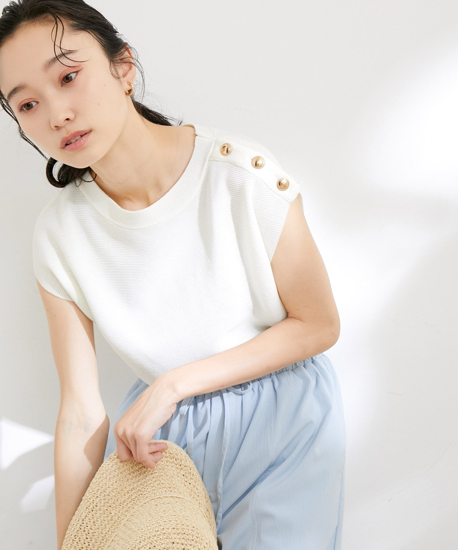 VIS「ゴールド釦アクセントフレンチスリーブニット」|ニット・セーター|