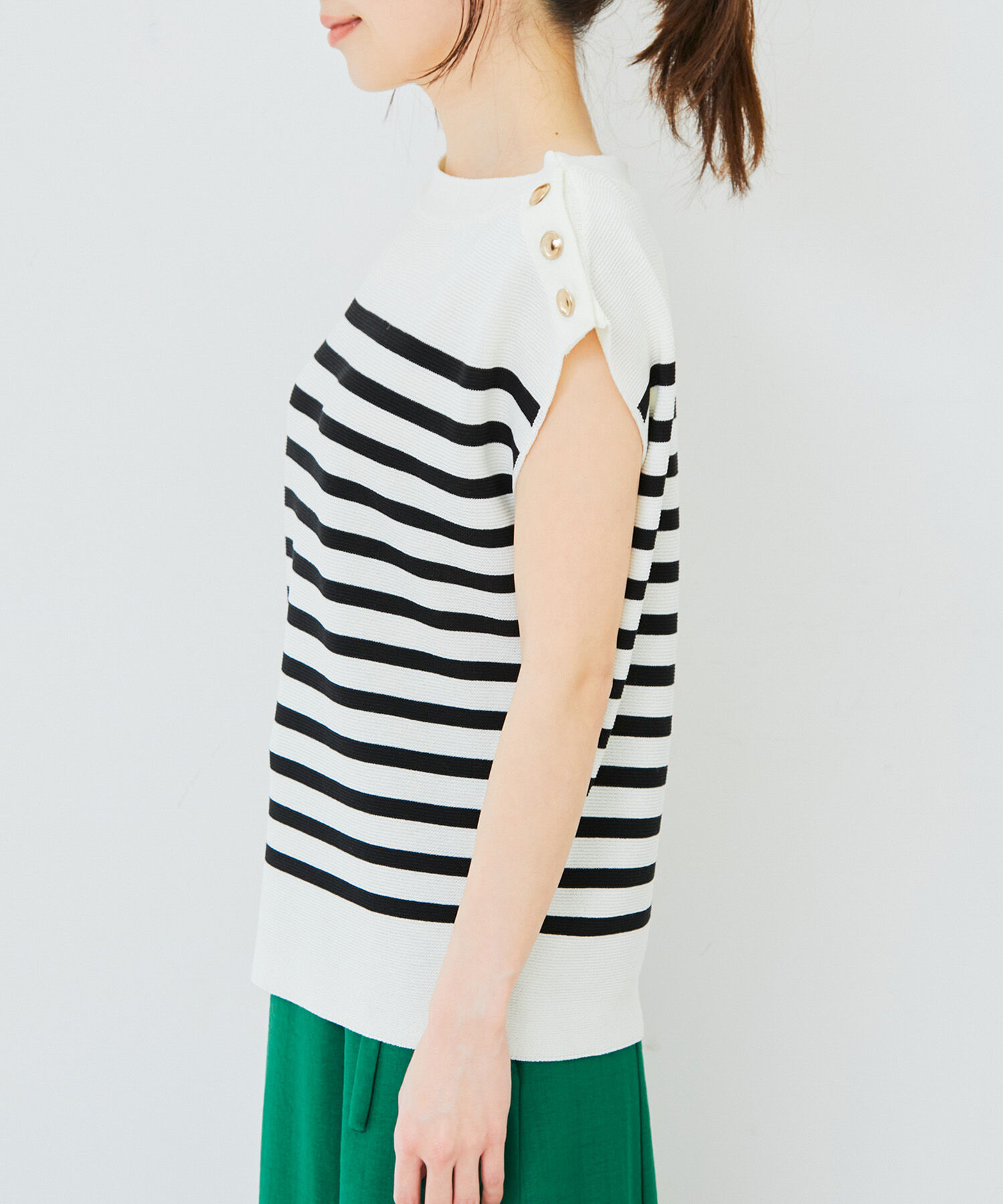 VIS「ゴールド釦アクセントフレンチスリーブニット」|ニット・セーター|