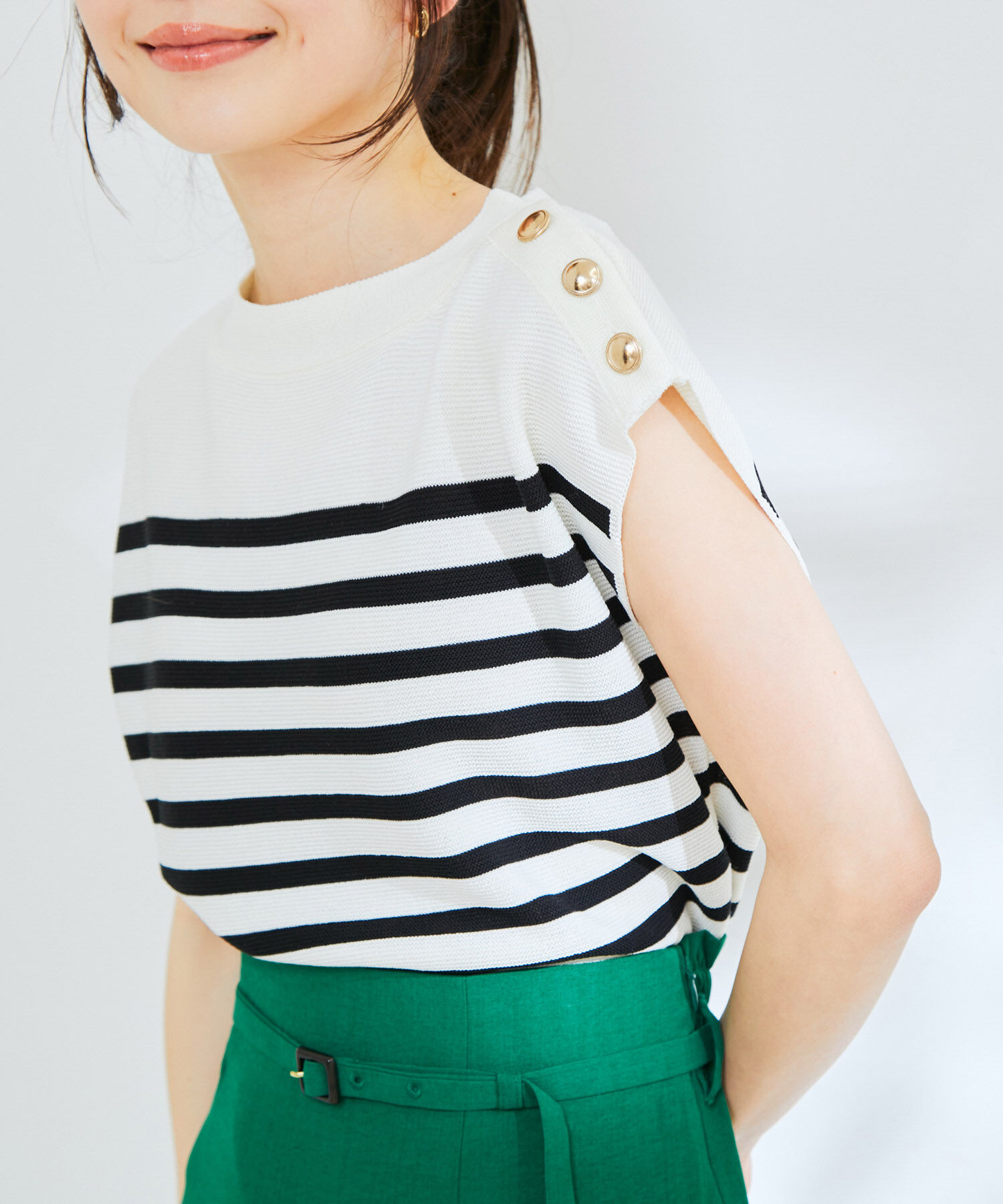 VIS「ゴールド釦アクセントフレンチスリーブニット」|ニット・セーター|