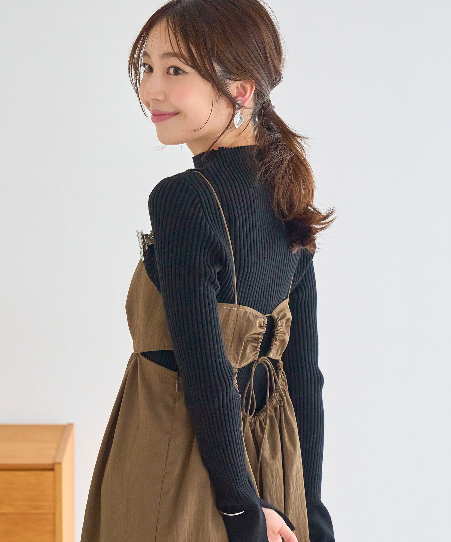 VIS「【洗える】モックネック袖スリットリブニット」|ニット・セーター|