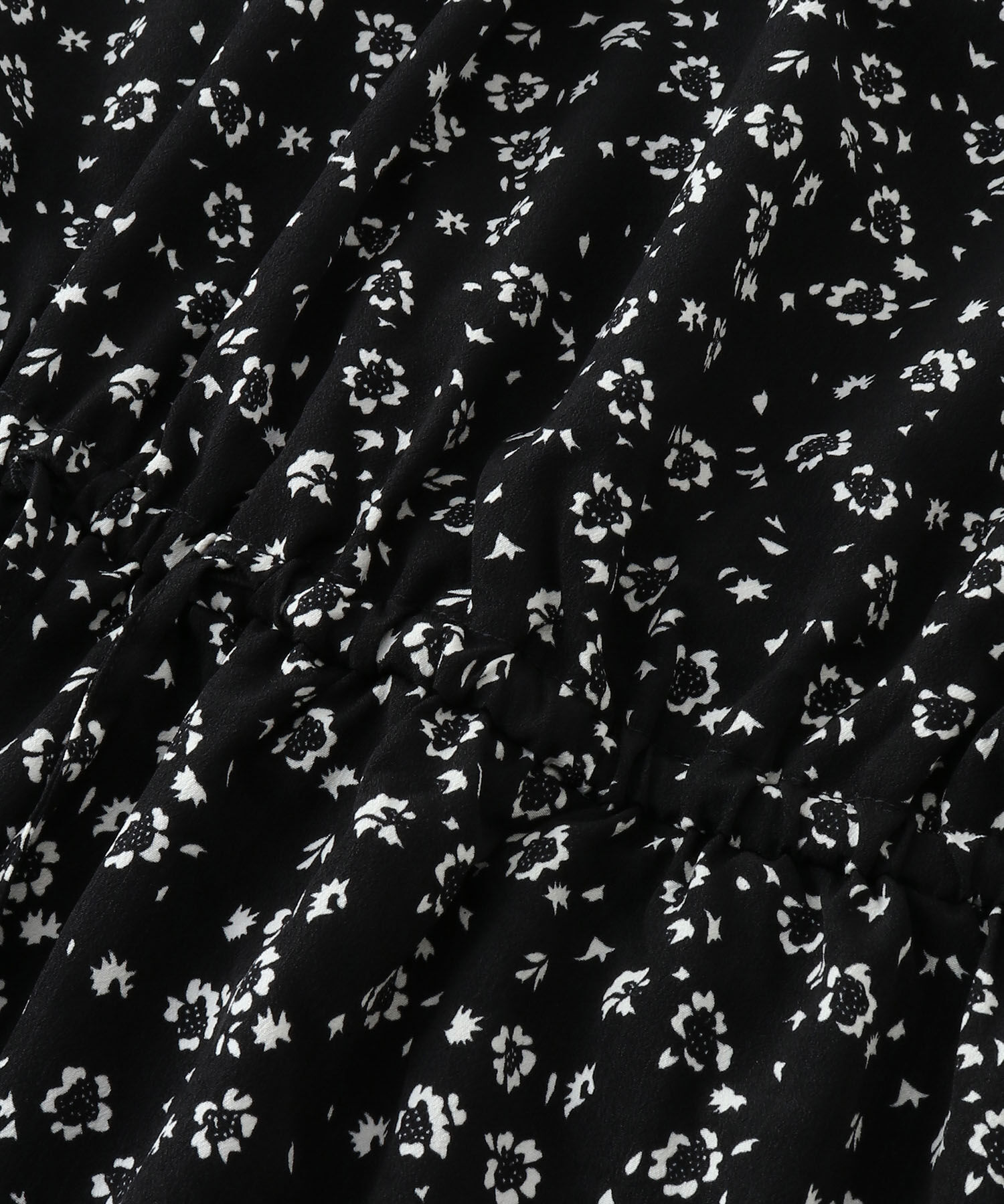 VIS「【一部店舗/WEB限定】【洗える】ハイネックフリルフラワープリントワンピース」|ワンピース|