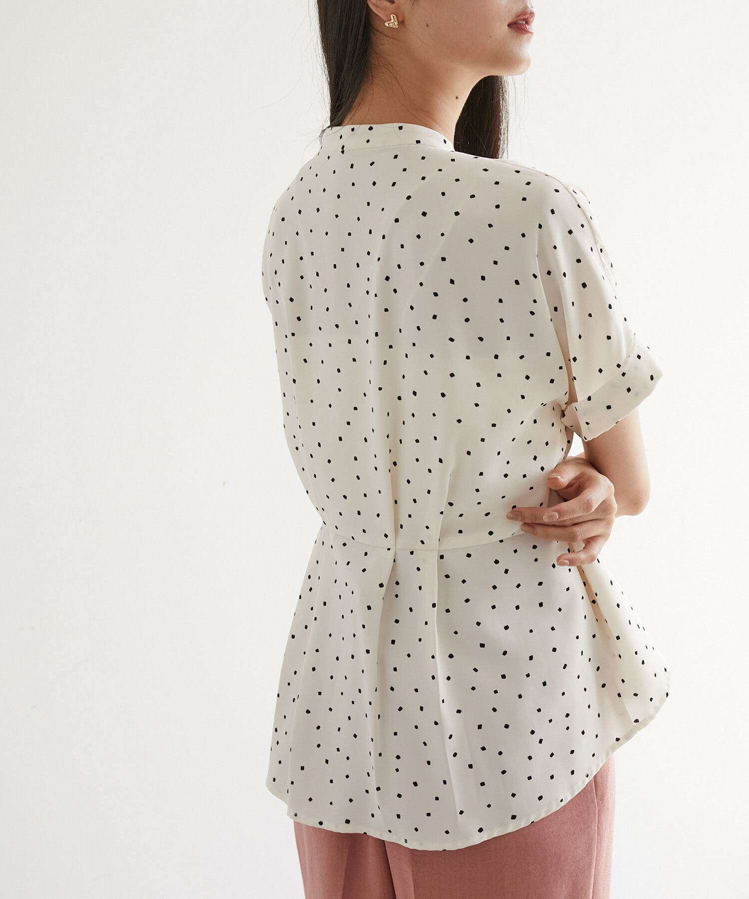 VIS「【洗える】ウエスト切り替えフロントタックブラウス」|シャツ・ブラウス|