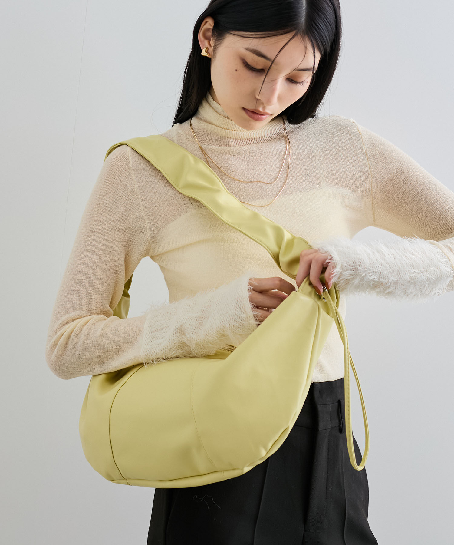 VIS「ソフトボディクシュクシュハンドルショルダーバッグ」|ショルダー・メッセンジャー|