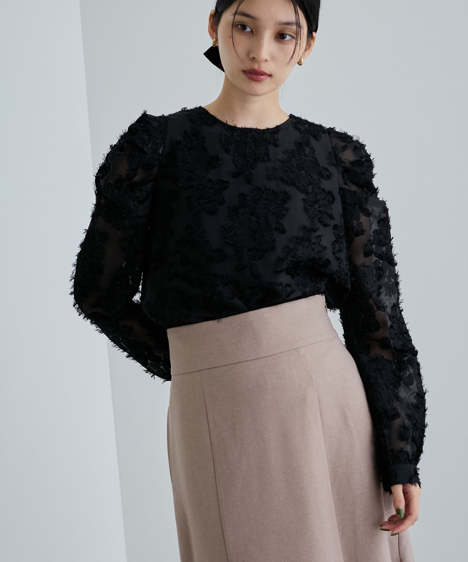 VIS「【洗える】ギャザーショルダージャガードブラウス」|シャツ・ブラウス|