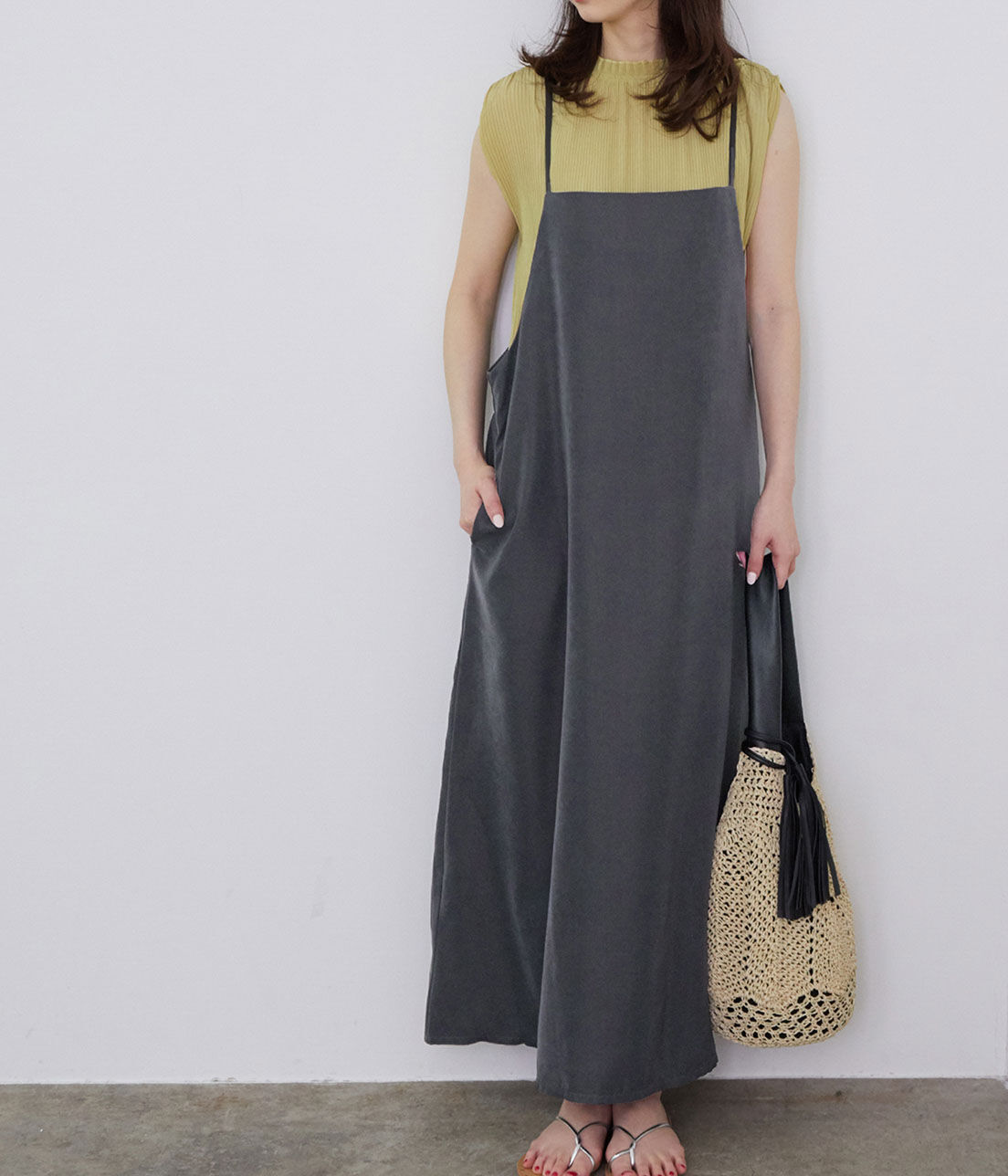 Rope&rsquo;Picnic「【WEB限定カラー:ピンク】微起毛エプロンキャミワンピース」|ワンピース|チャコール(06)