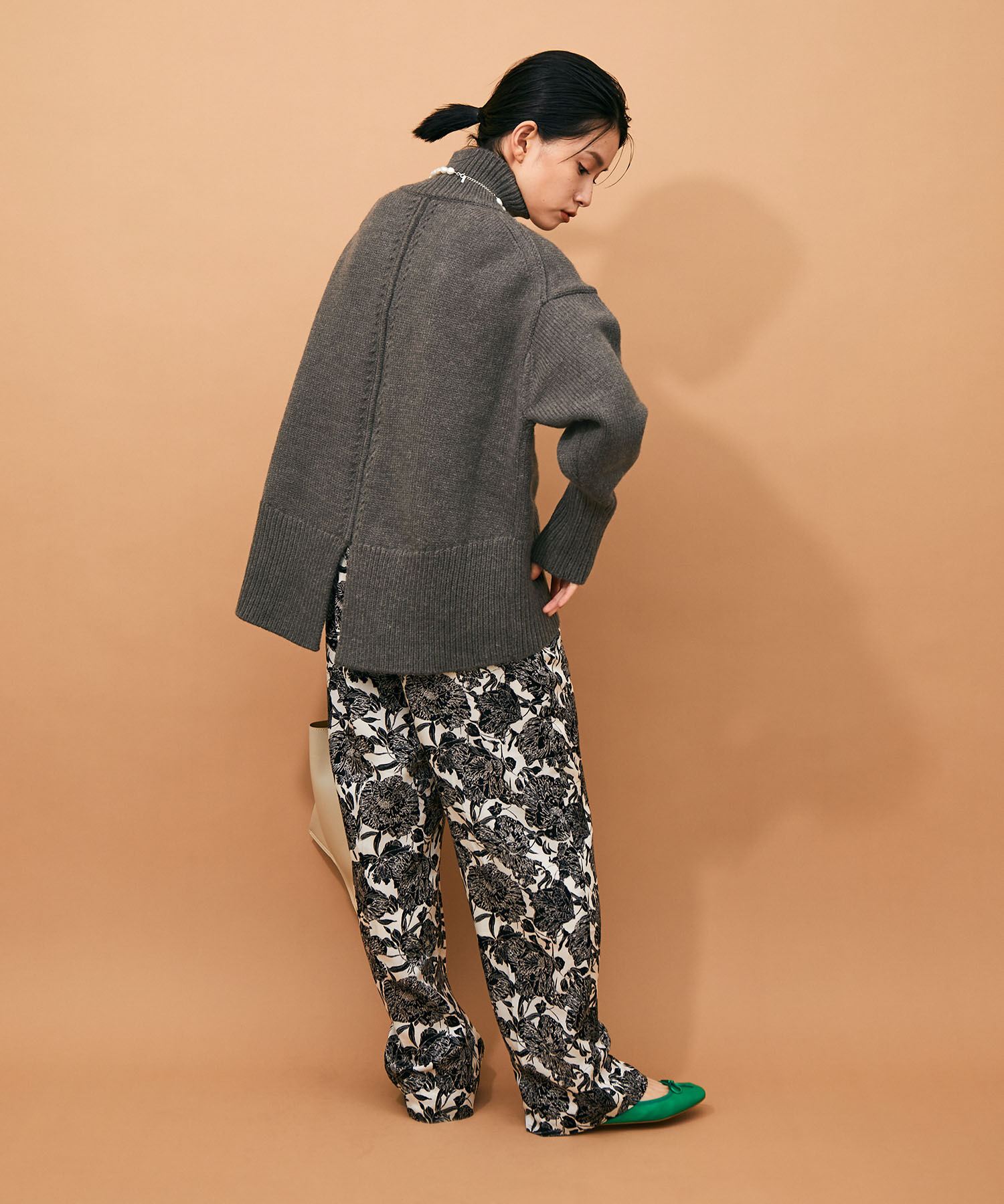 ADAM ET ROPE'「【WEB限定】タートルバックスリットニットプルオーバー」|ニット・セーター|